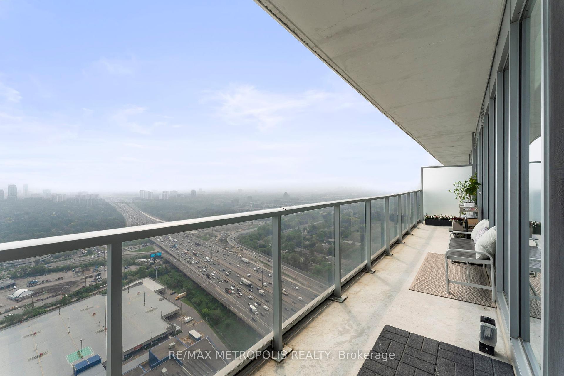 2 Bedrooms Condo at 117 McMahon, Toronto For sale