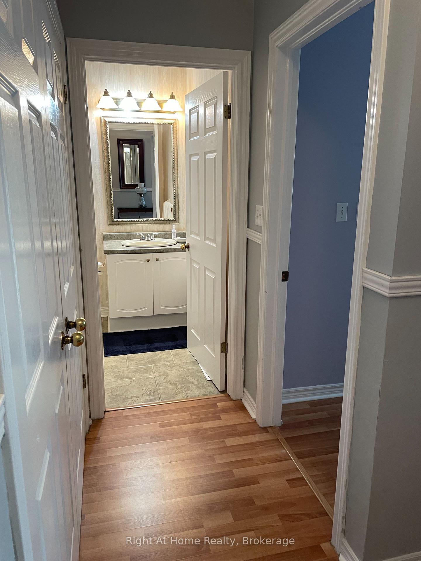 2 Bedrooms Condo at 84 Greentrail, Hamilton For sale