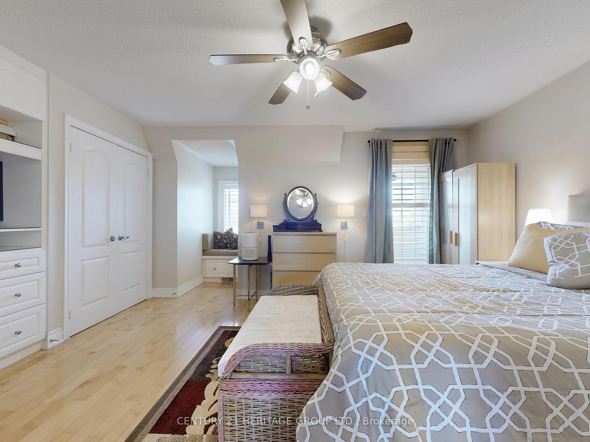 4 Bedrooms Condo at 127 Mill, Toronto For sale