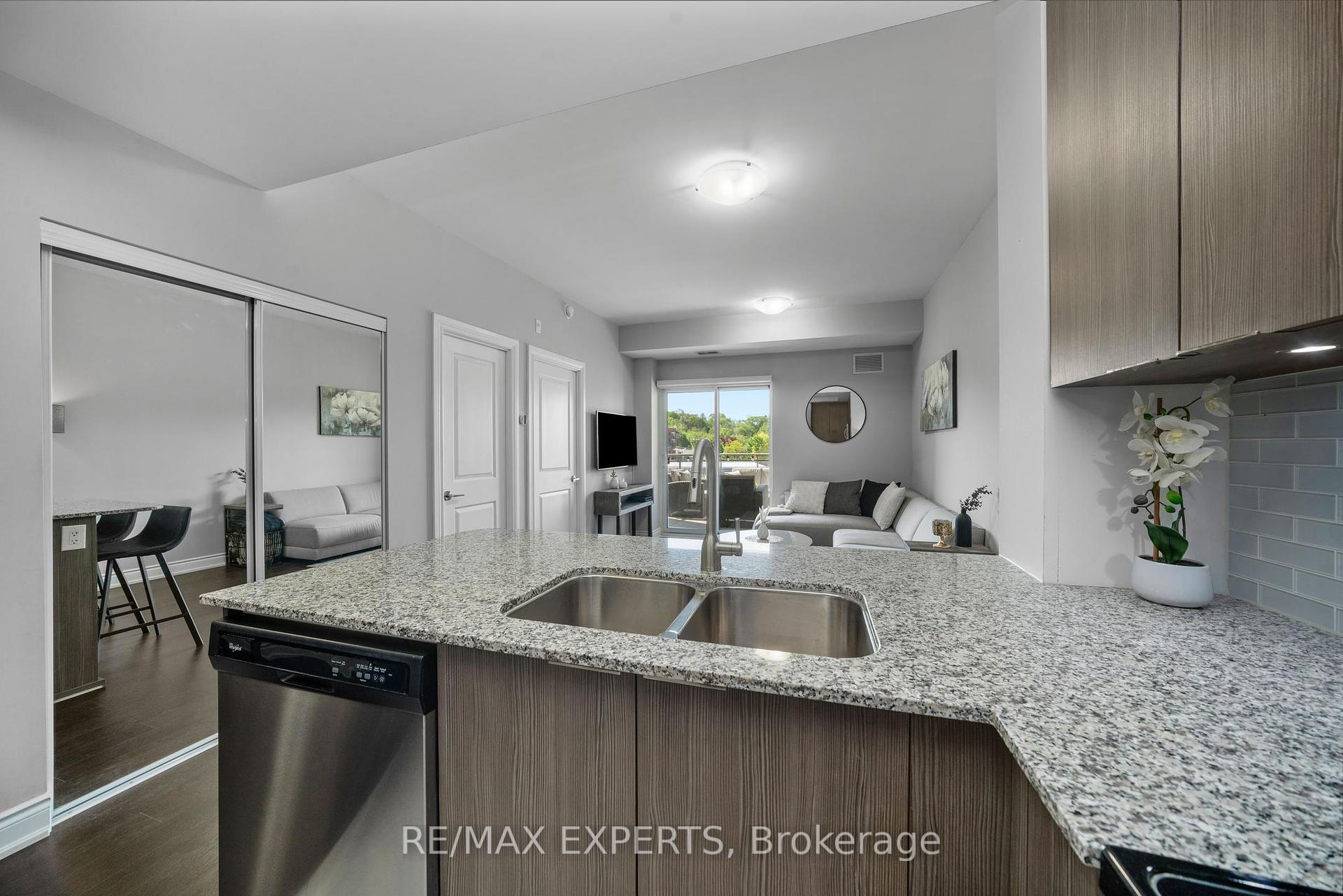 1 Bedroom Condo at 86 Woodbridge, Vaughan For sale