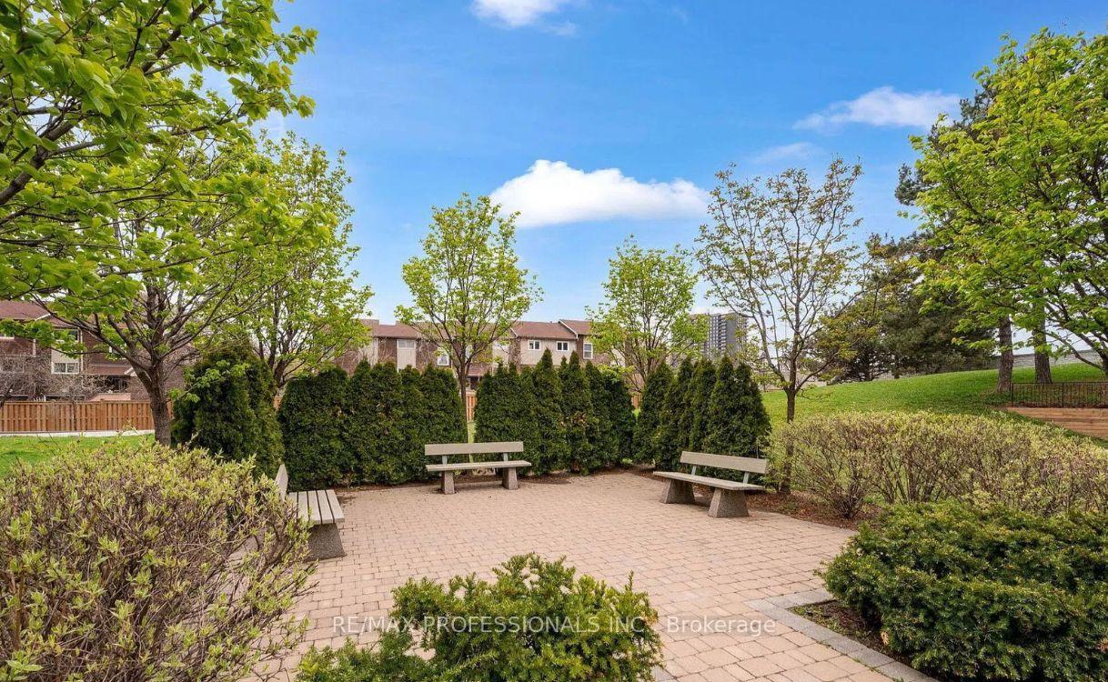3 Bedrooms Condo at 475 The West Mall, Toronto For sale
