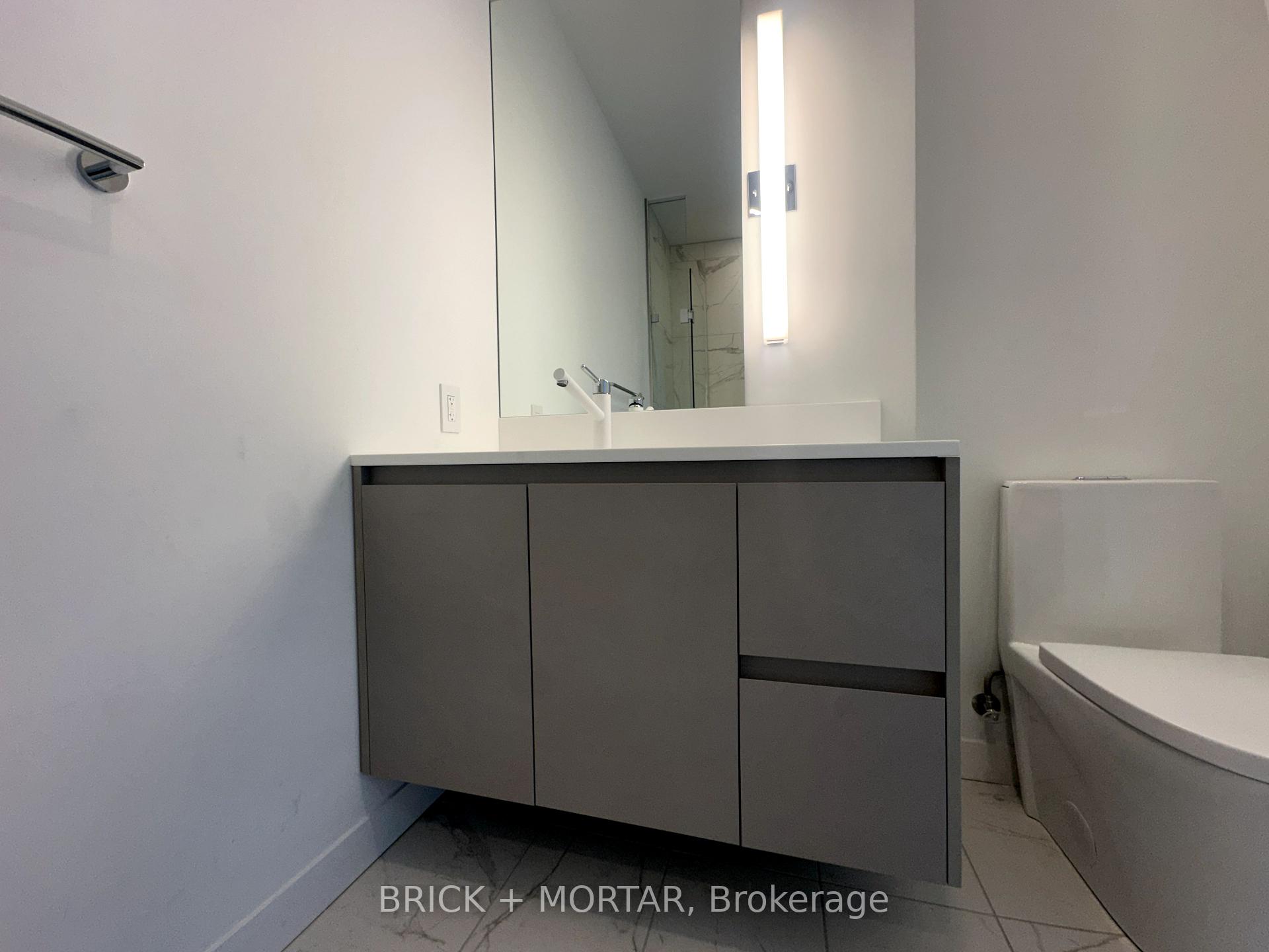 2 Bedrooms Condo at 1 Hillsdale, Toronto For sale