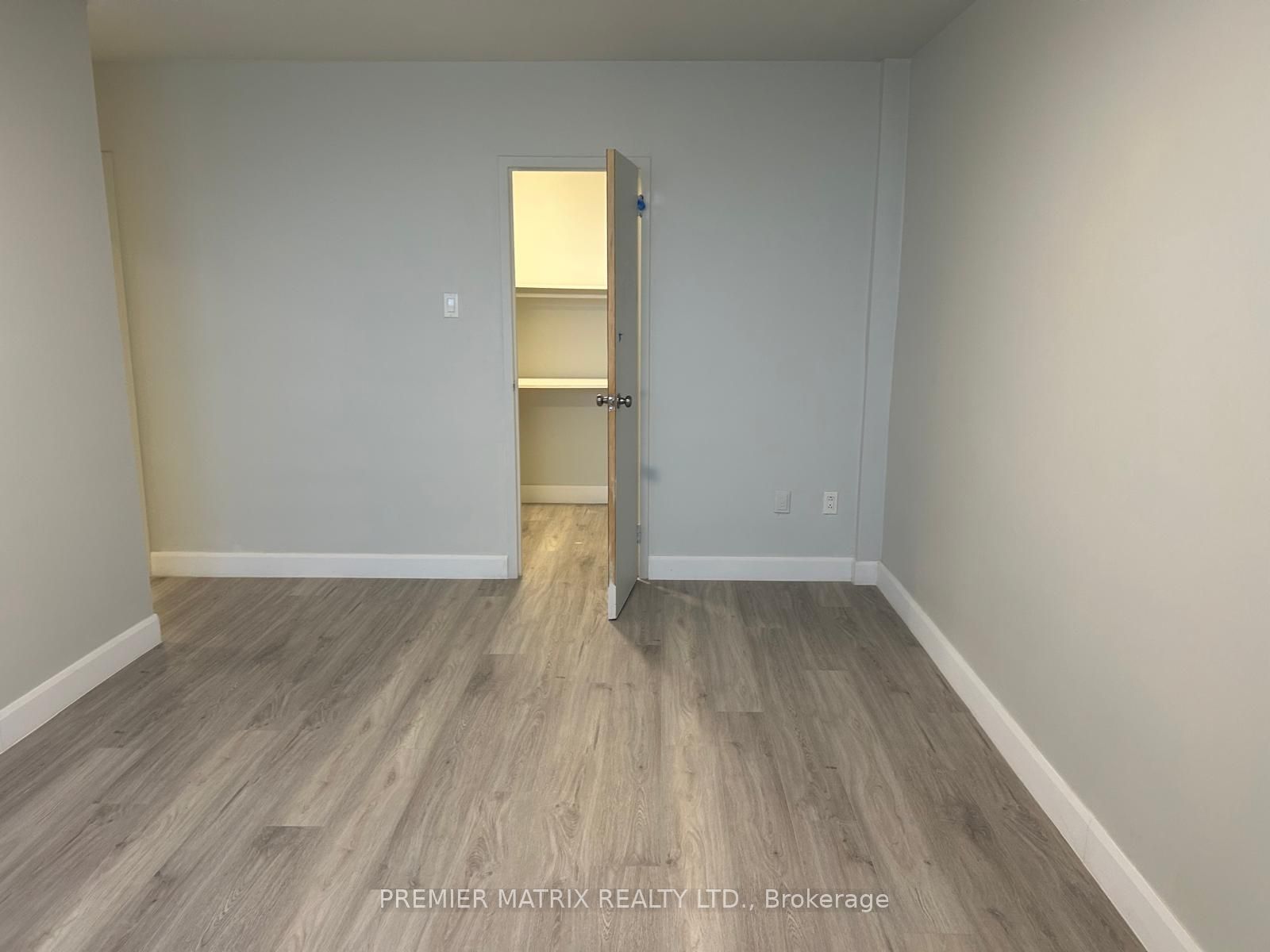 65 Thorncliffe Park Drive, #1404