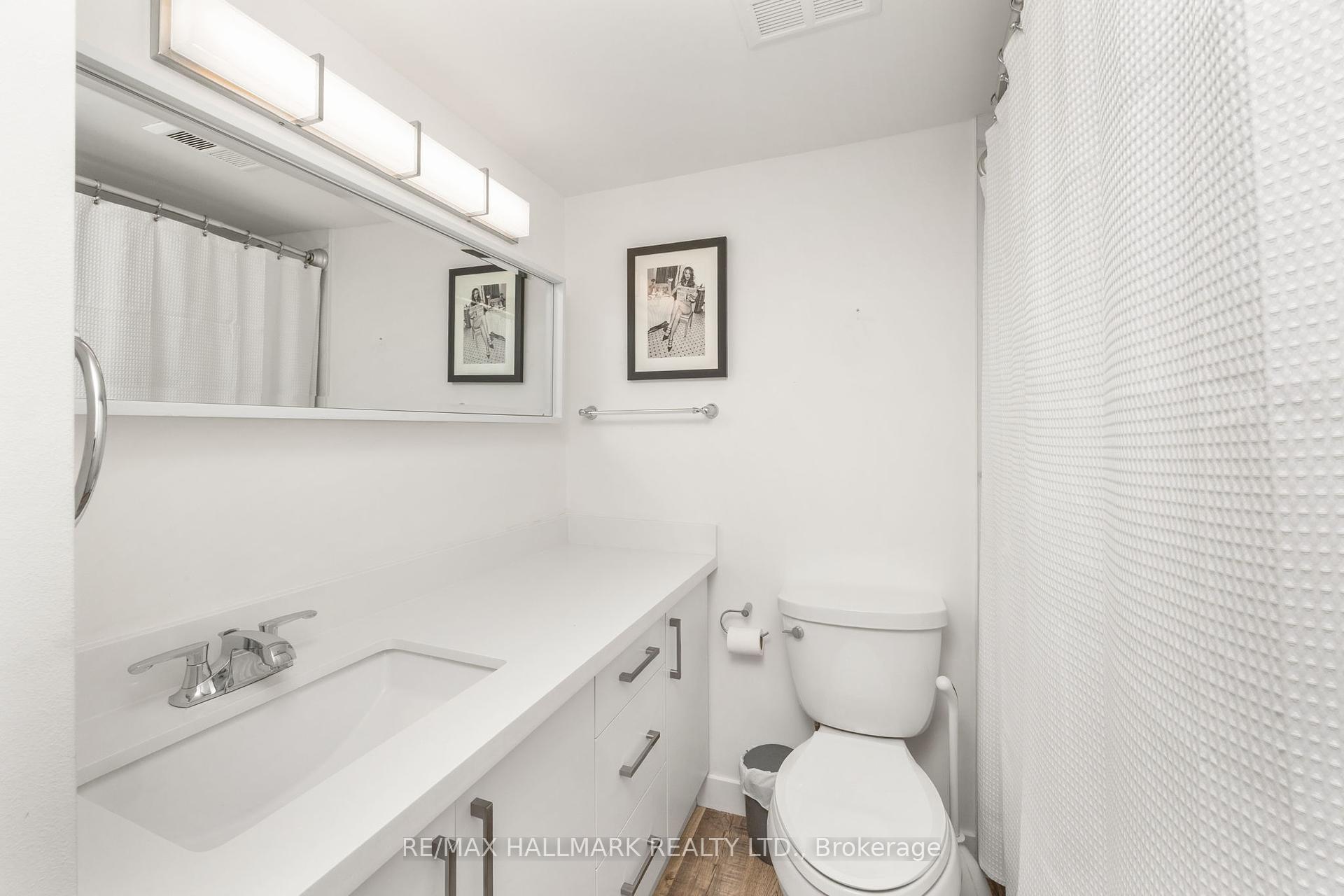 2 Bedrooms Condo at 212 St George, Toronto For sale