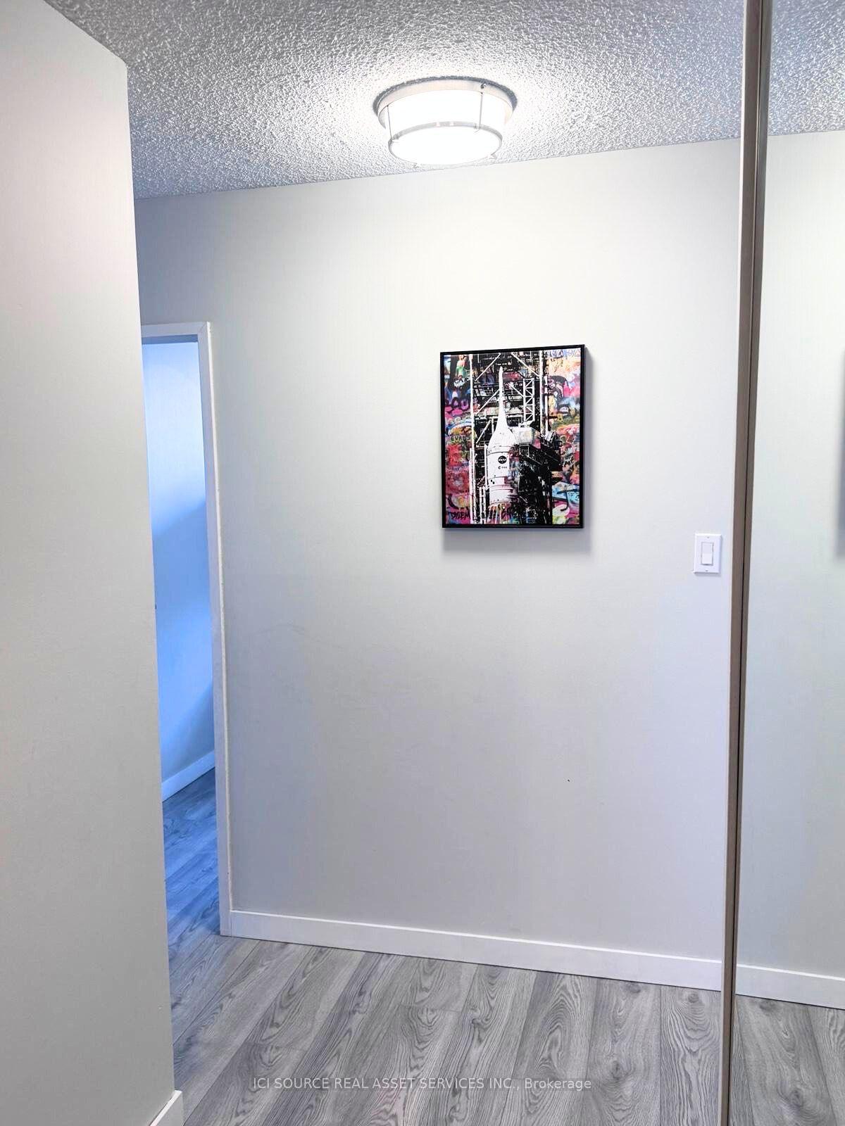 2 Bedrooms Condo at 212 Kerr,  Oakville For sale