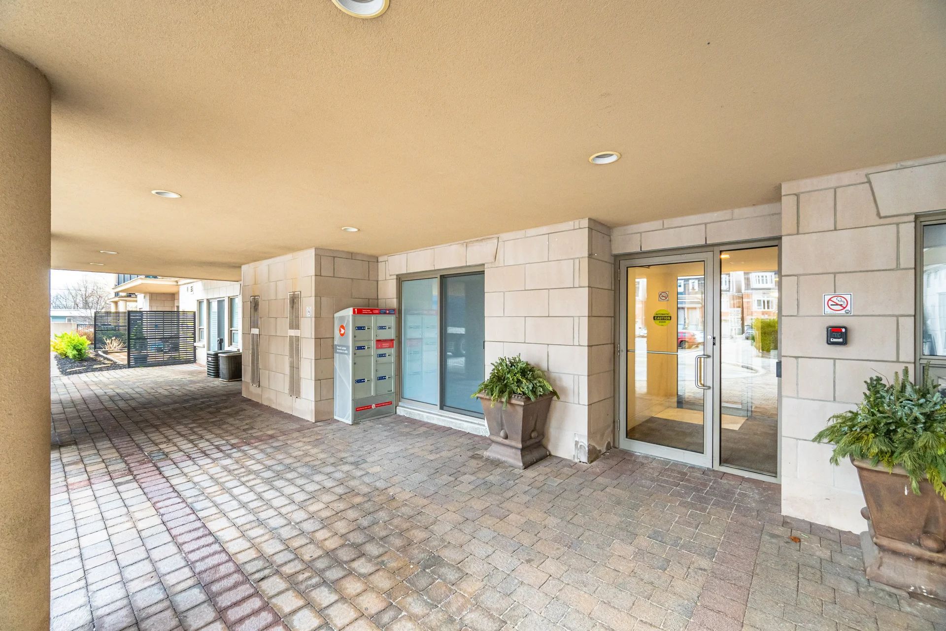 8026 Kipling Avenue W 403