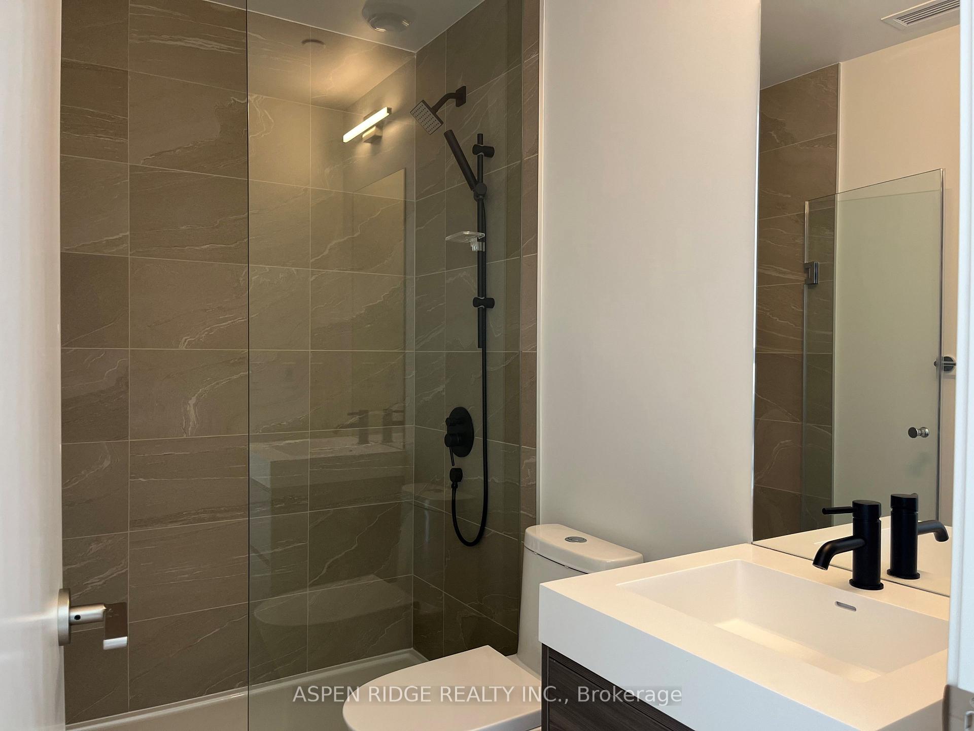 3 Bedrooms Condo at 9 TECUMSETH,  Toronto For sale