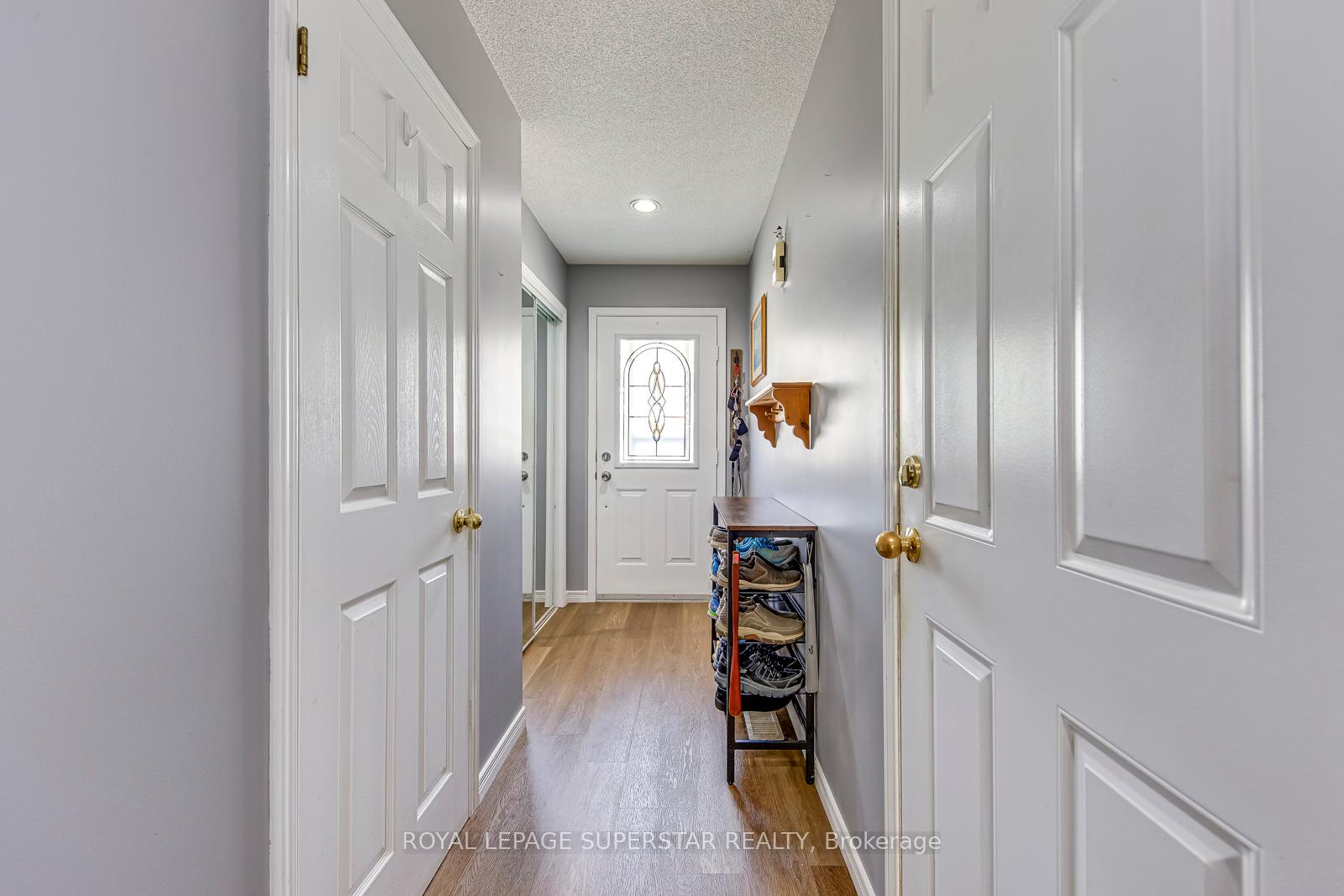 3 Bedrooms Condo at 1809 Upper Wentworth, Hamilton For sale