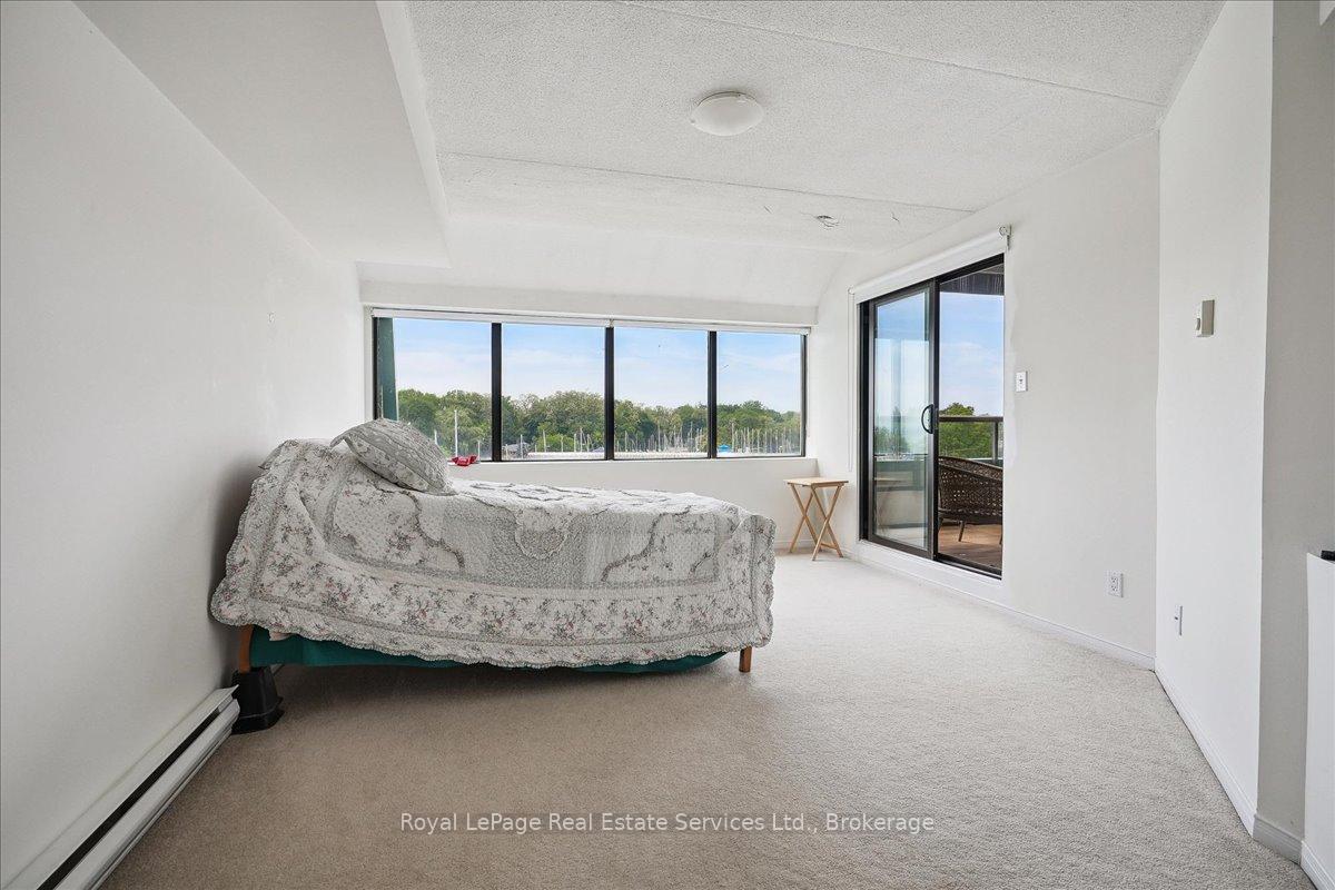 2 Bedrooms Condo at 100 Bronte, Oakville For sale