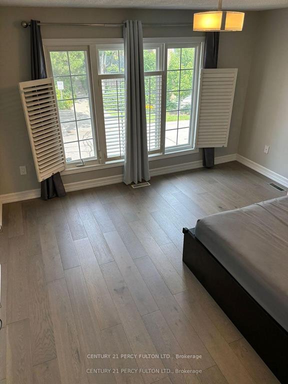 3 Bedrooms Condo at 3100 Fifth, Mississauga For sale