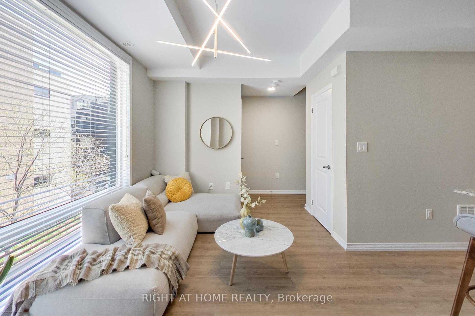 2 Bedrooms Condo at 30 Fieldway, Toronto For sale