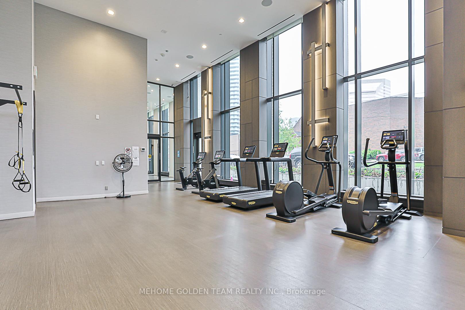 3 Bedrooms Condo at 15 Holmes, Toronto For sale
