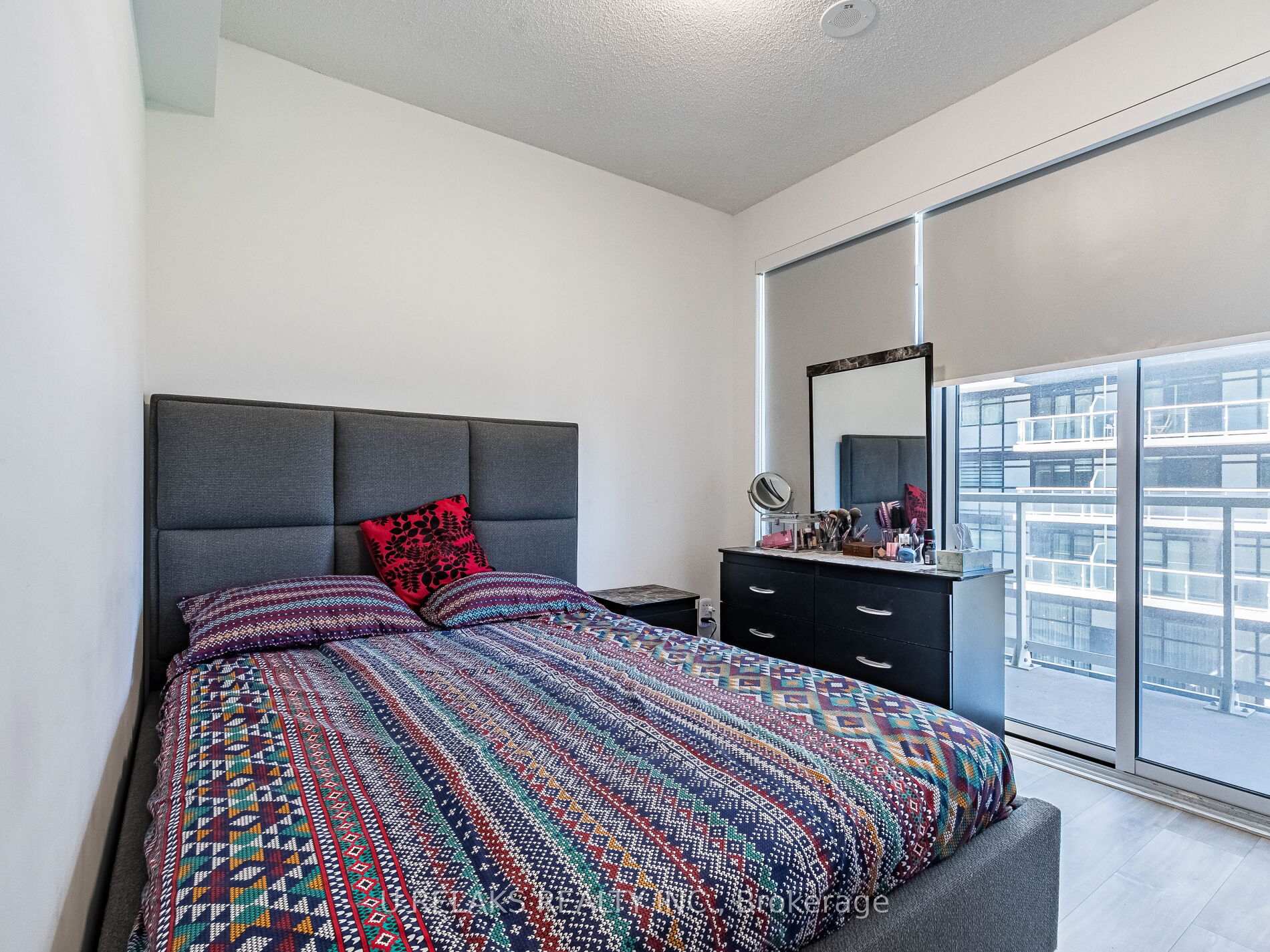 2 Bedrooms Condo at 251 Manitoba,  Toronto For sale