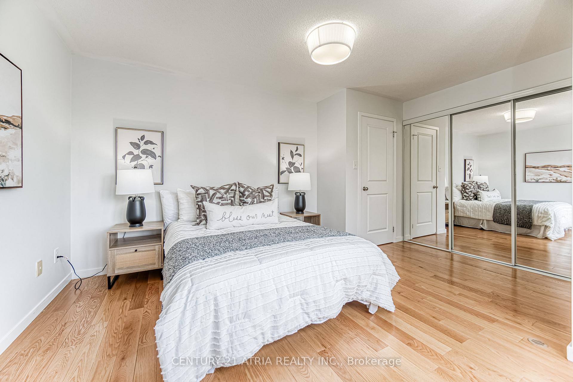 2 Bedrooms Condo at 8 Frances Loring, Toronto For sale