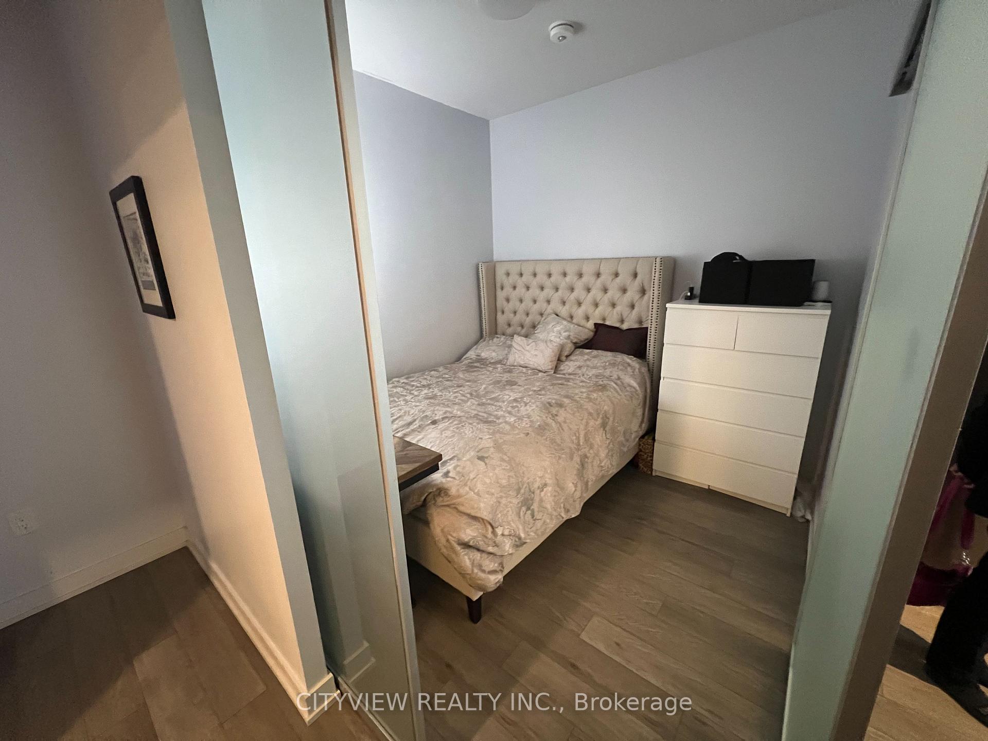2 Bedrooms Condo at 212 king William, Hamilton For sale