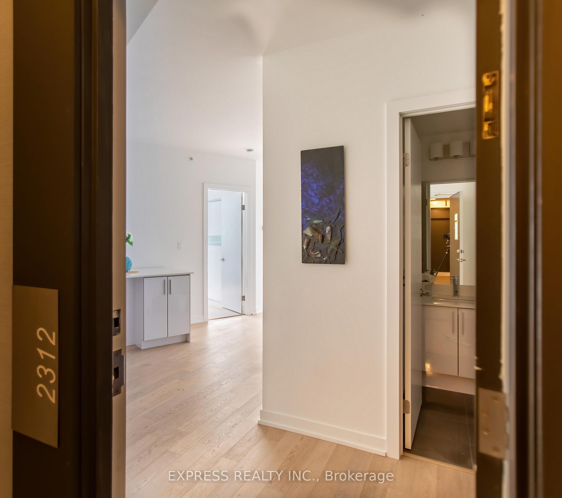 2 Bedrooms Condo at 20 Bruyeres, Toronto For sale