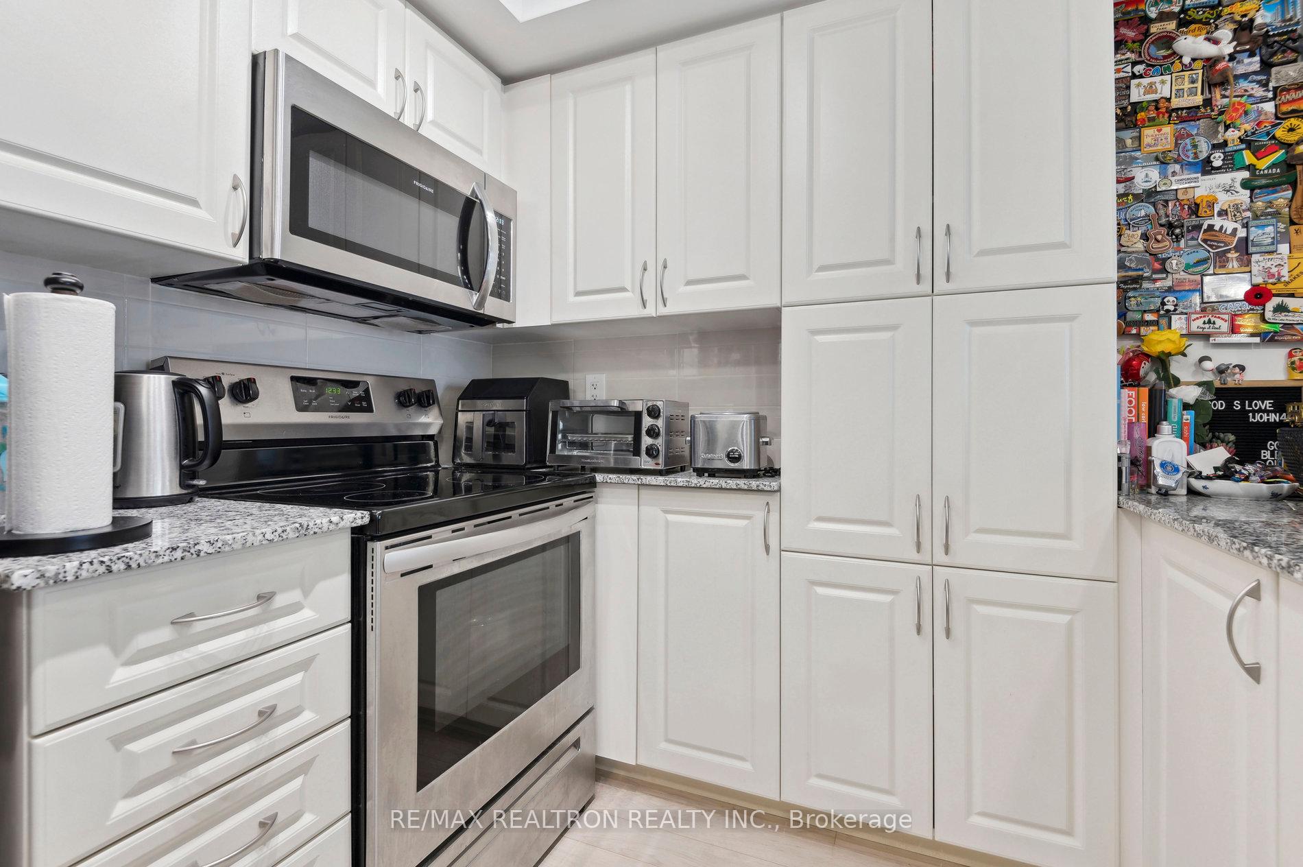 2 Bedrooms Condo at 3091 Dufferin, Toronto For sale