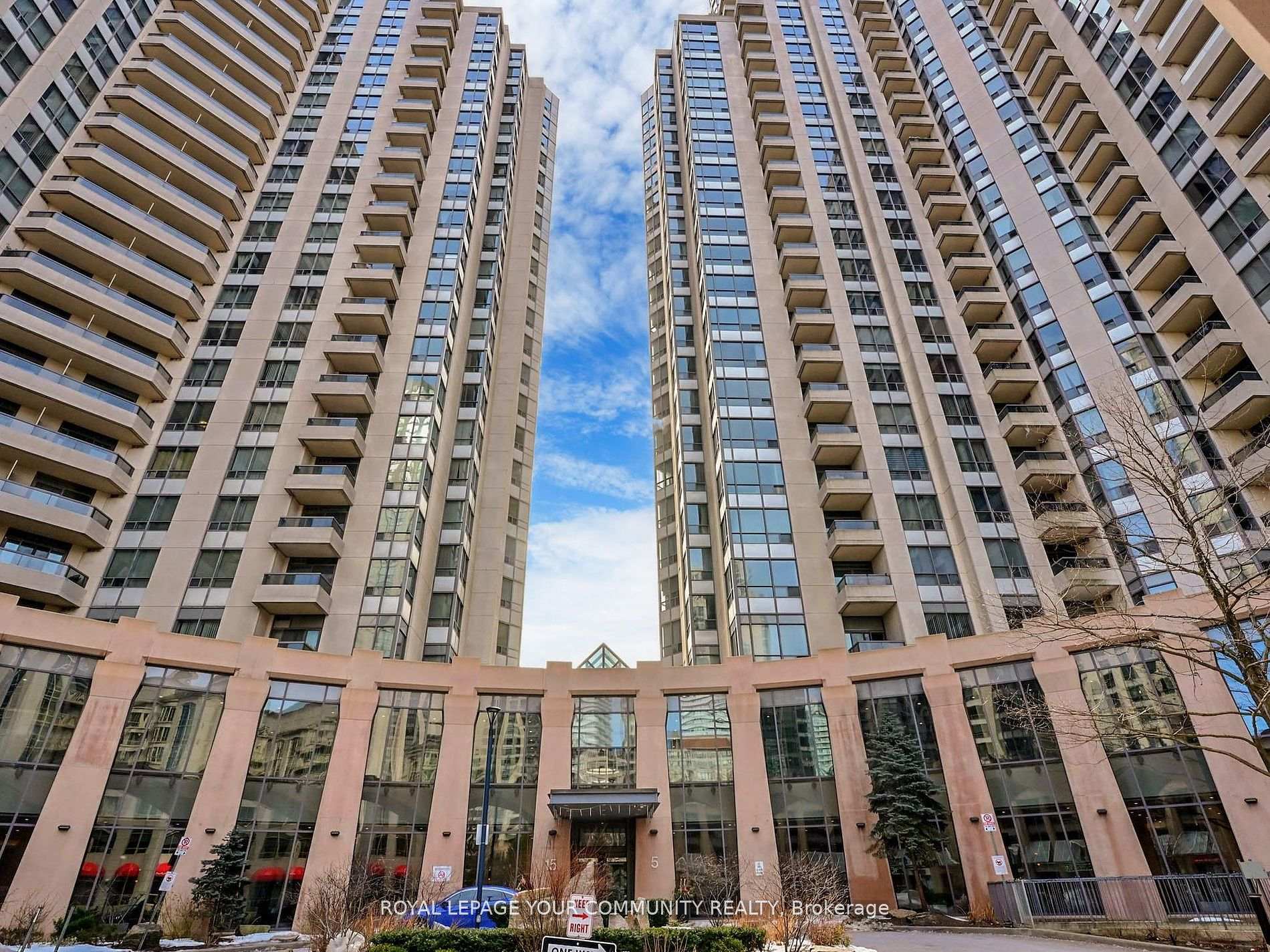 2 Bedrooms Condo at 15 Northtown,  Toronto For sale