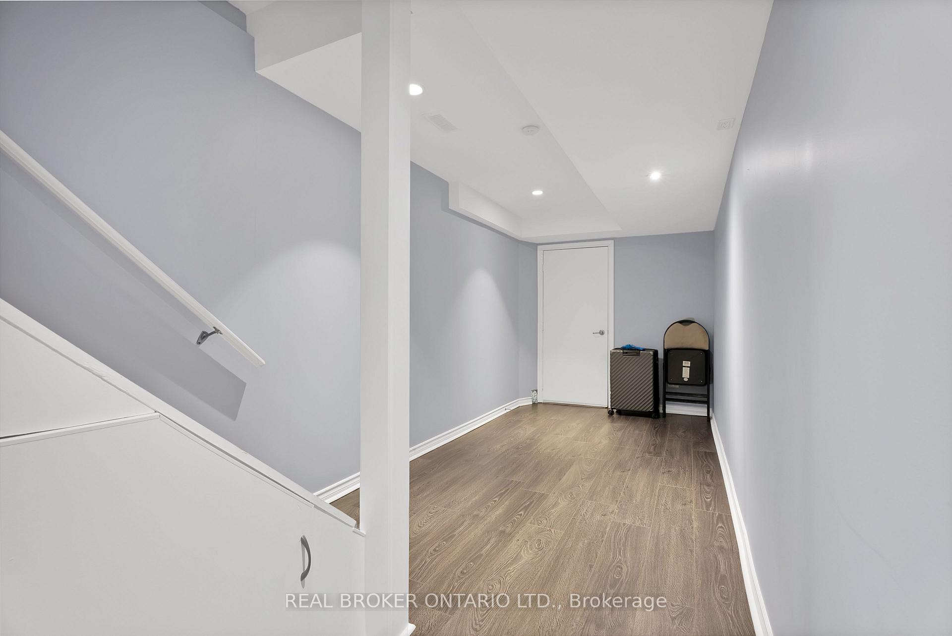 3 Bedrooms Condo at 7360 Zinnia, Mississauga For sale