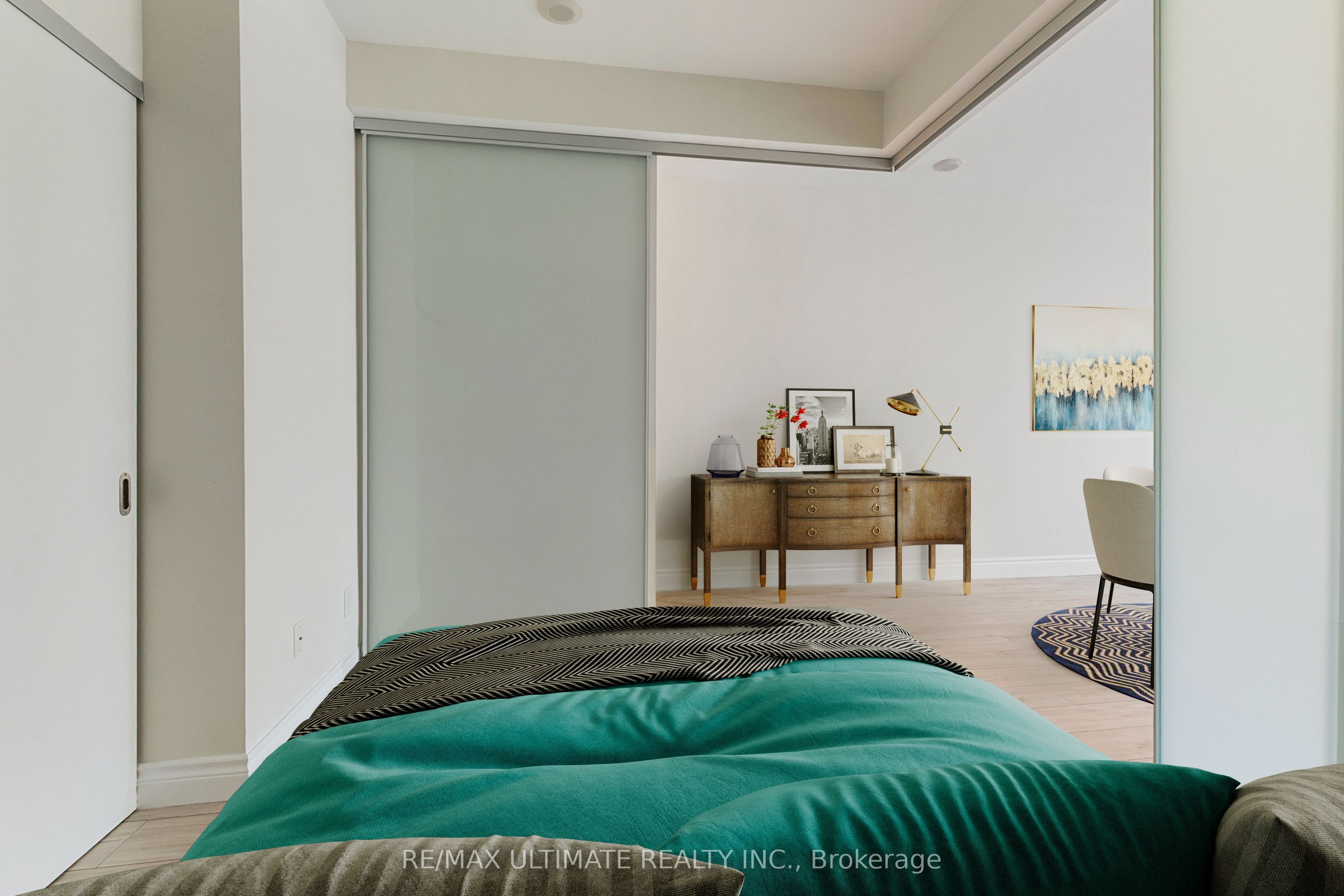 210 Simcoe Street, #611