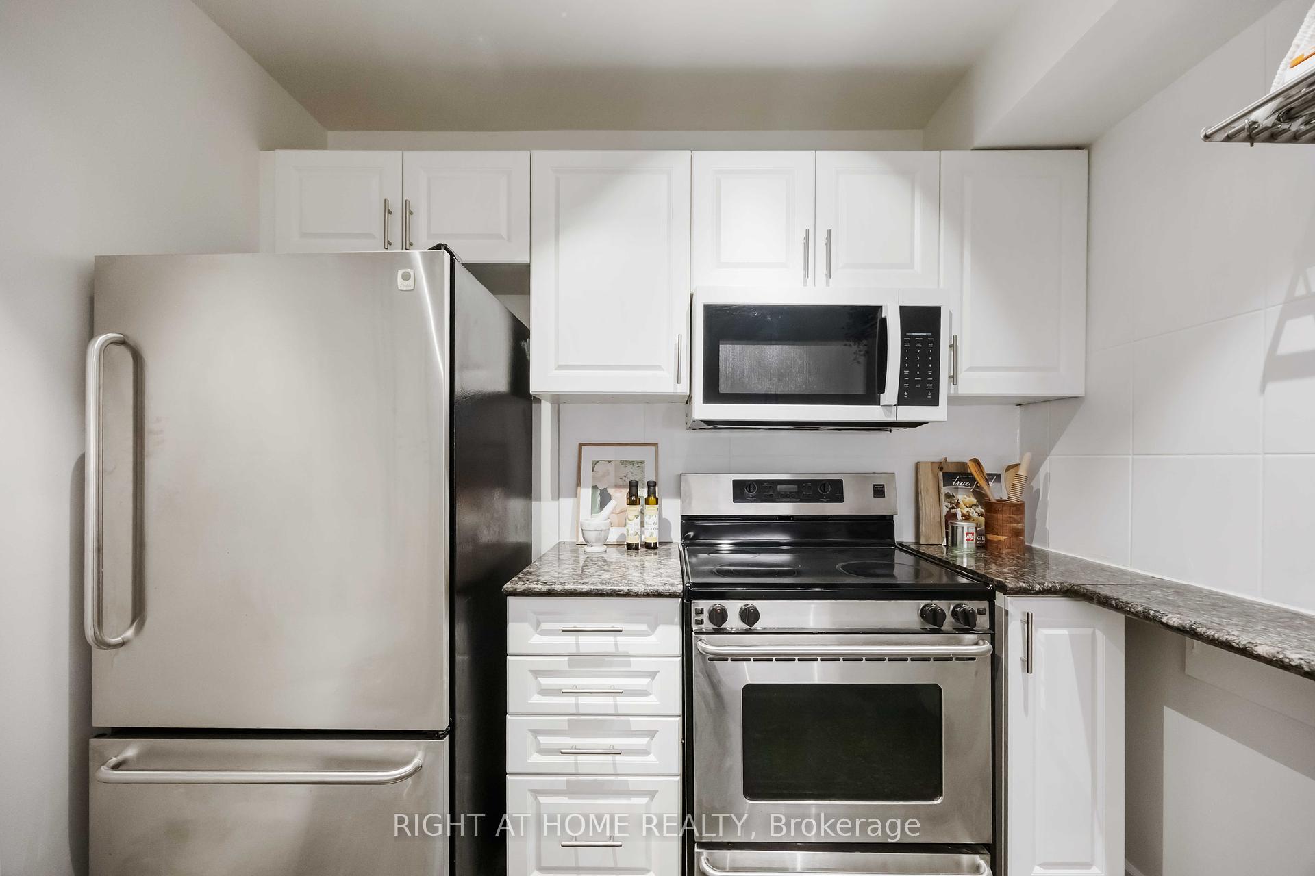 1 Bedroom Condo at 110 Hepbourne, Toronto For sale