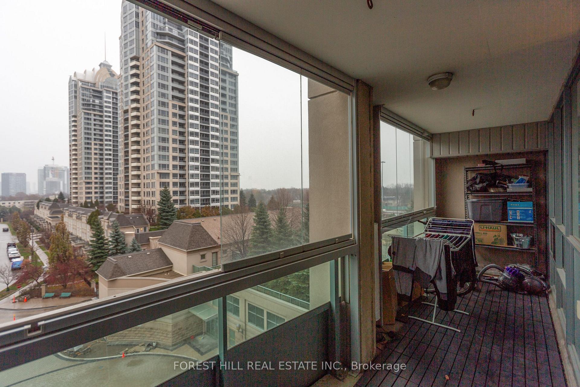 2 Bedrooms Condo at 17 Barberry, Toronto For sale
