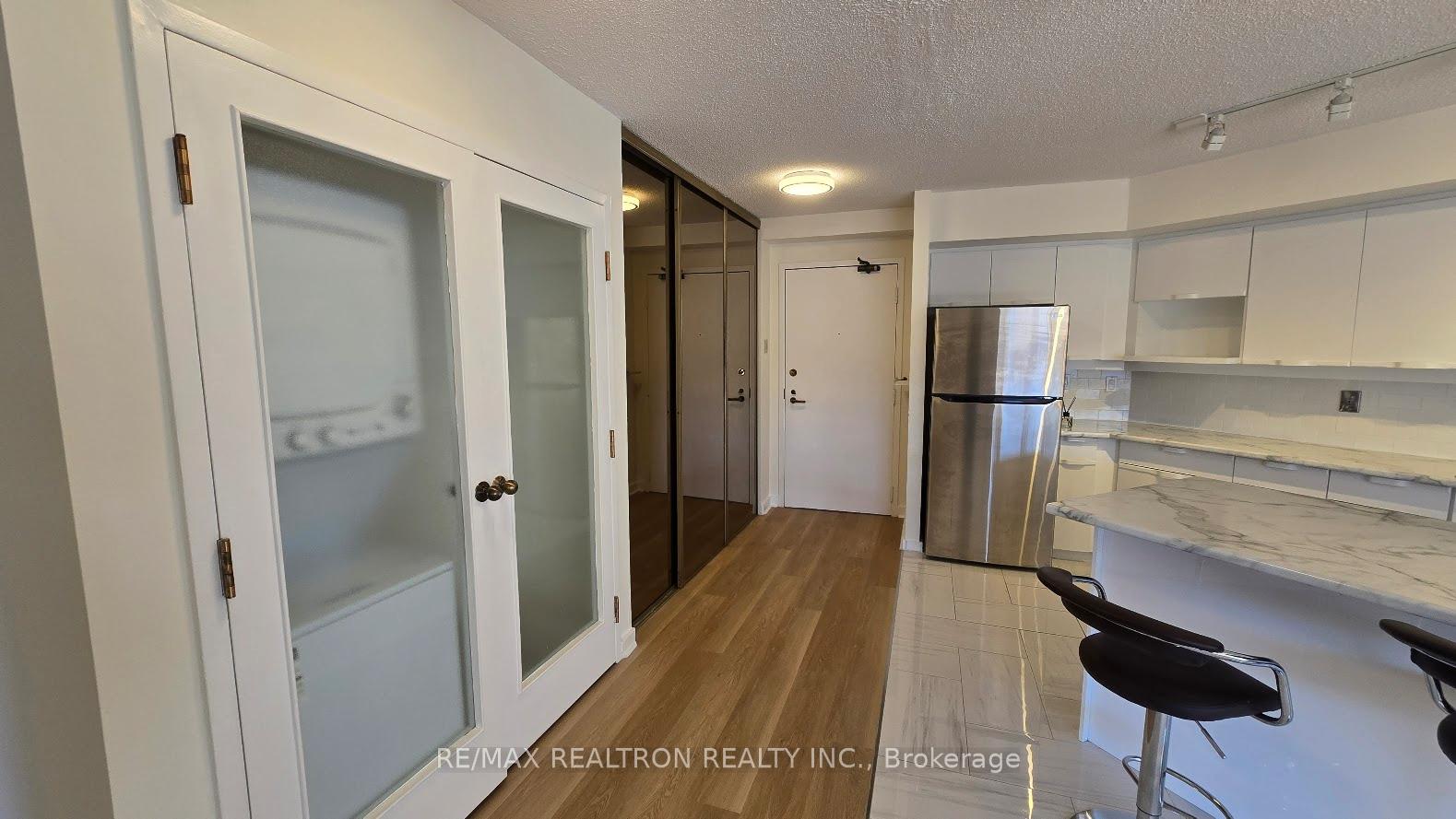 2 Bedrooms Condo at 70 Elmsthorpe, Toronto For sale