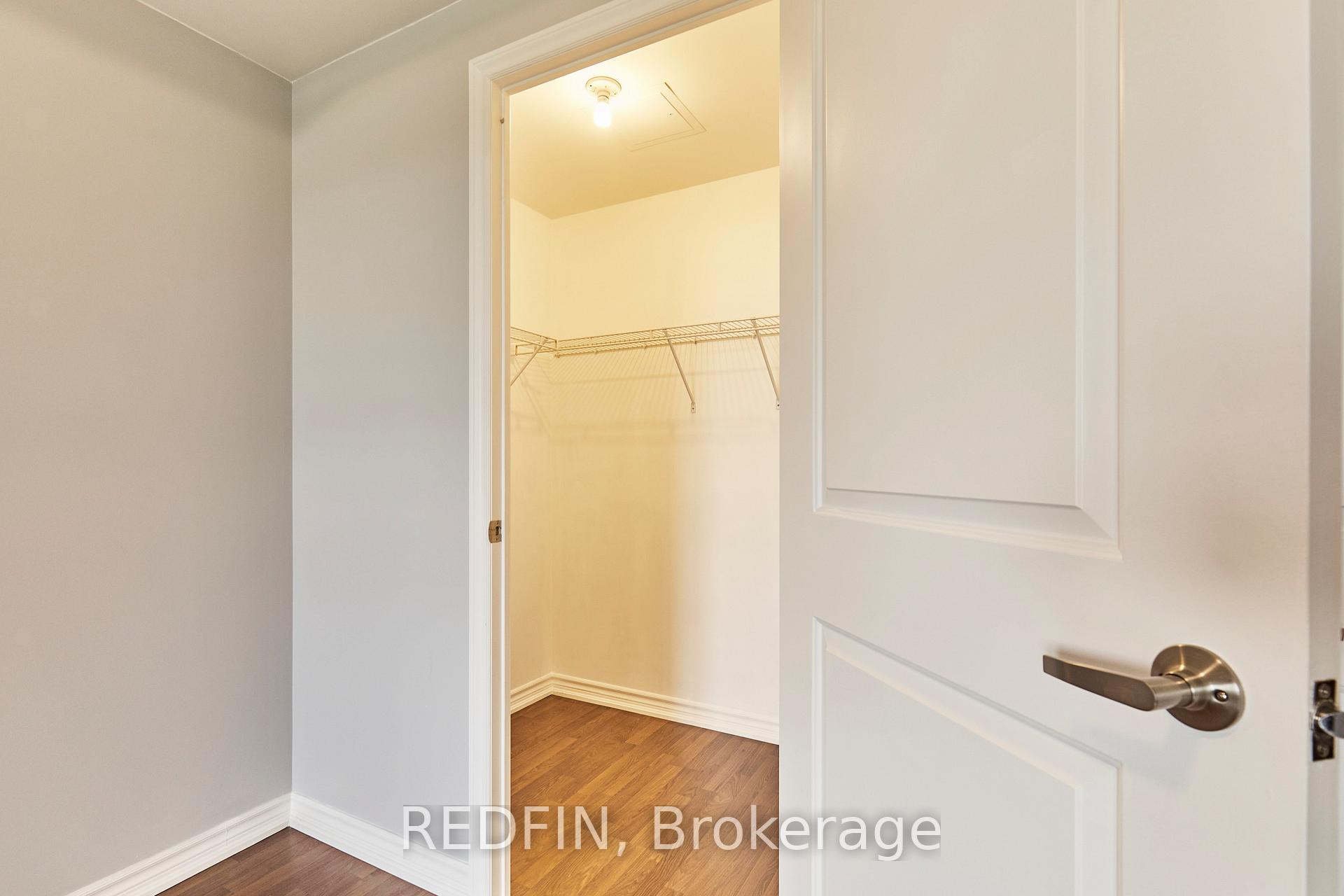 2 Bedrooms Condo at 9235 Jane, Vaughan For sale