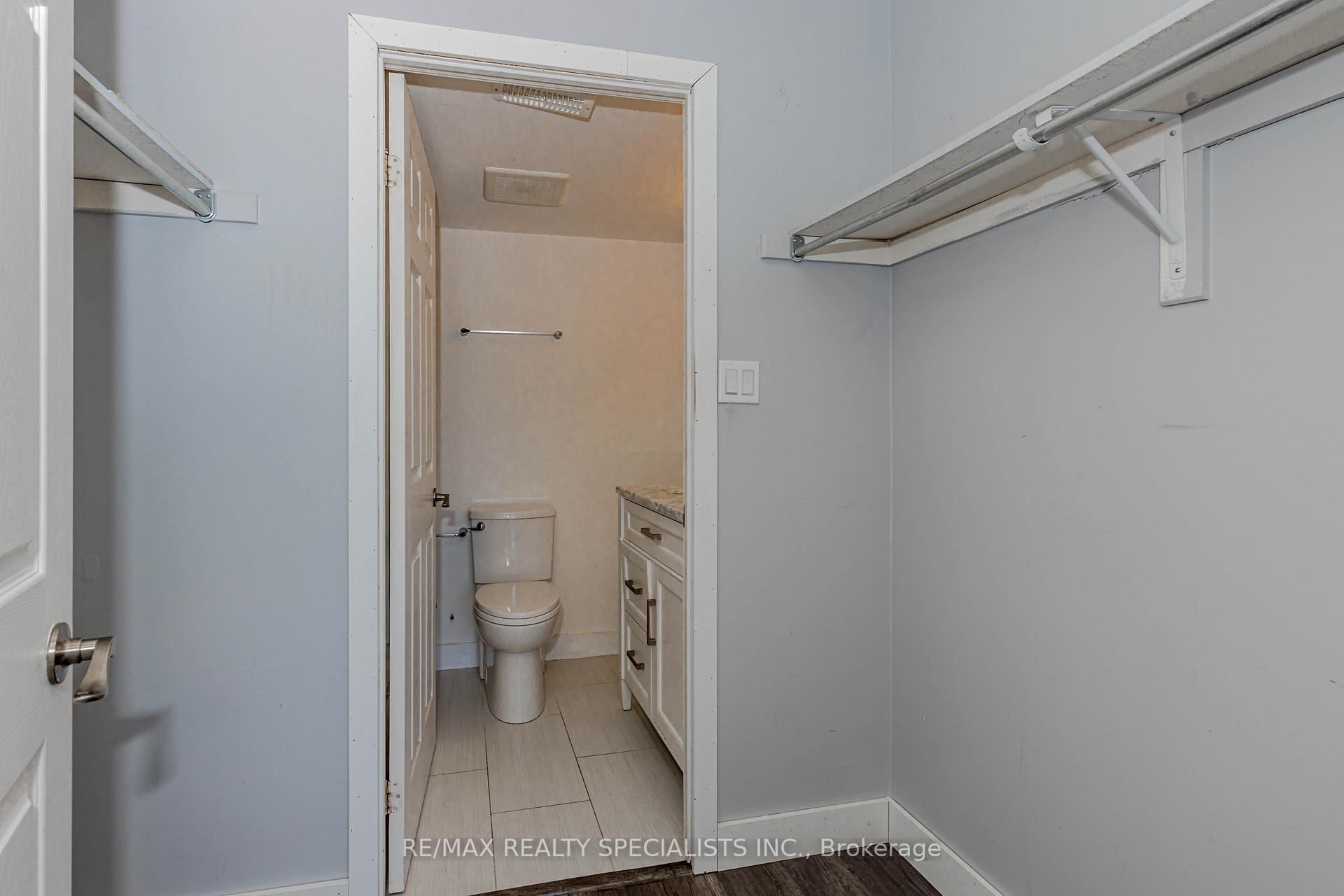 2 Bedrooms Condo at 32 Tannery, Mississauga For sale