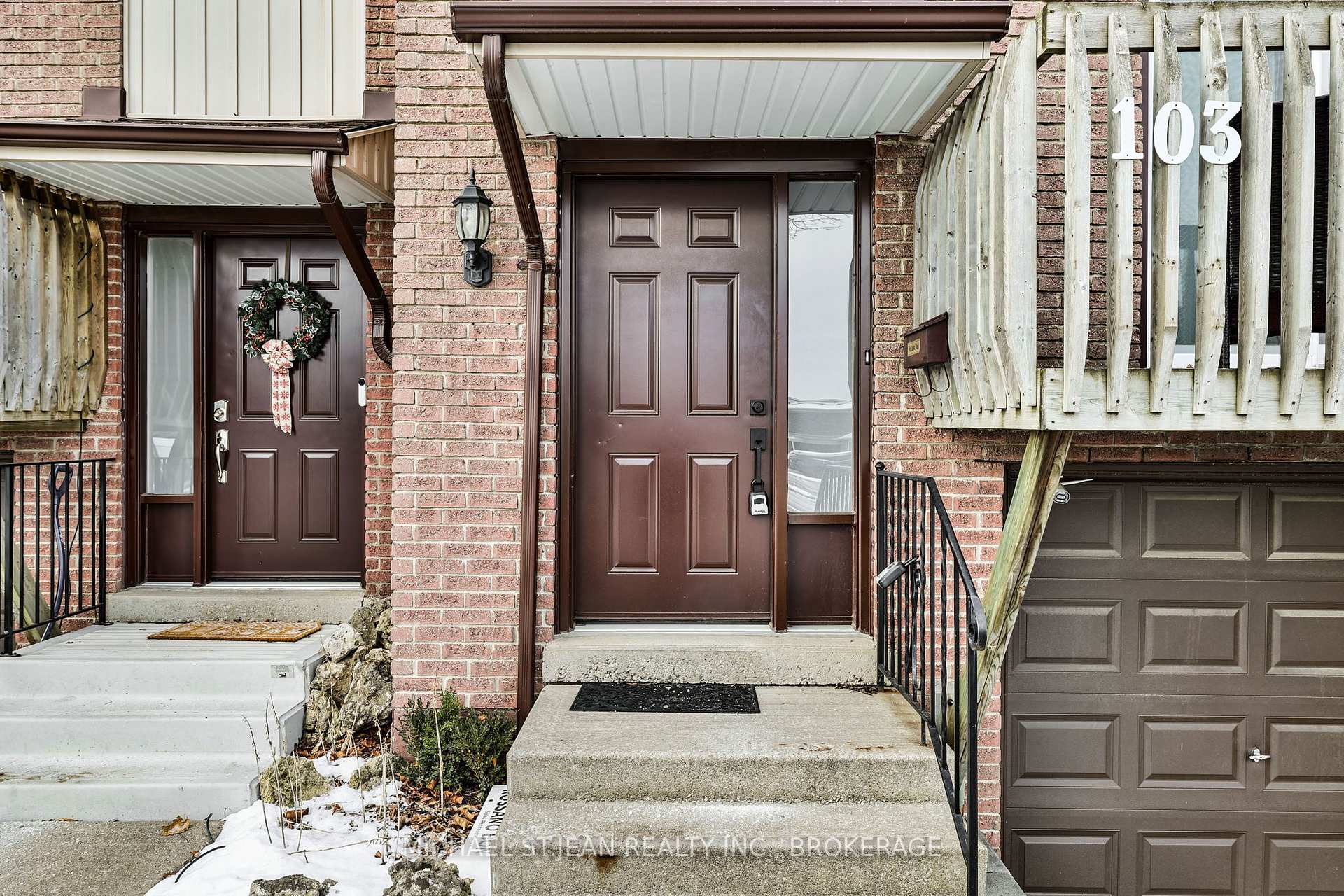 3 Bedrooms Condo at 1115 Paramount,  Hamilton For sale