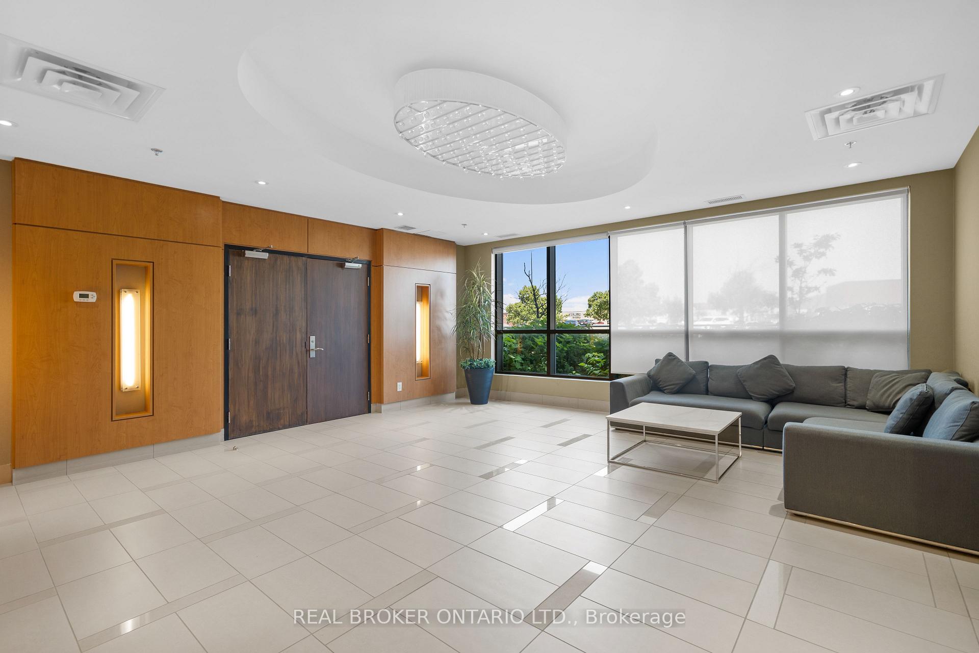 2 Bedrooms Condo at 840 Queen’s Plate, Toronto For sale