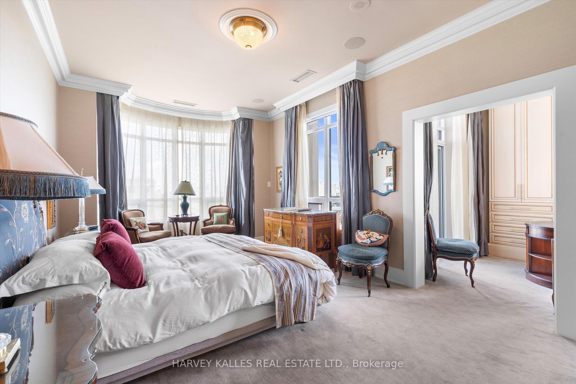 3 Bedrooms Condo at 662 Sheppard, Toronto For sale