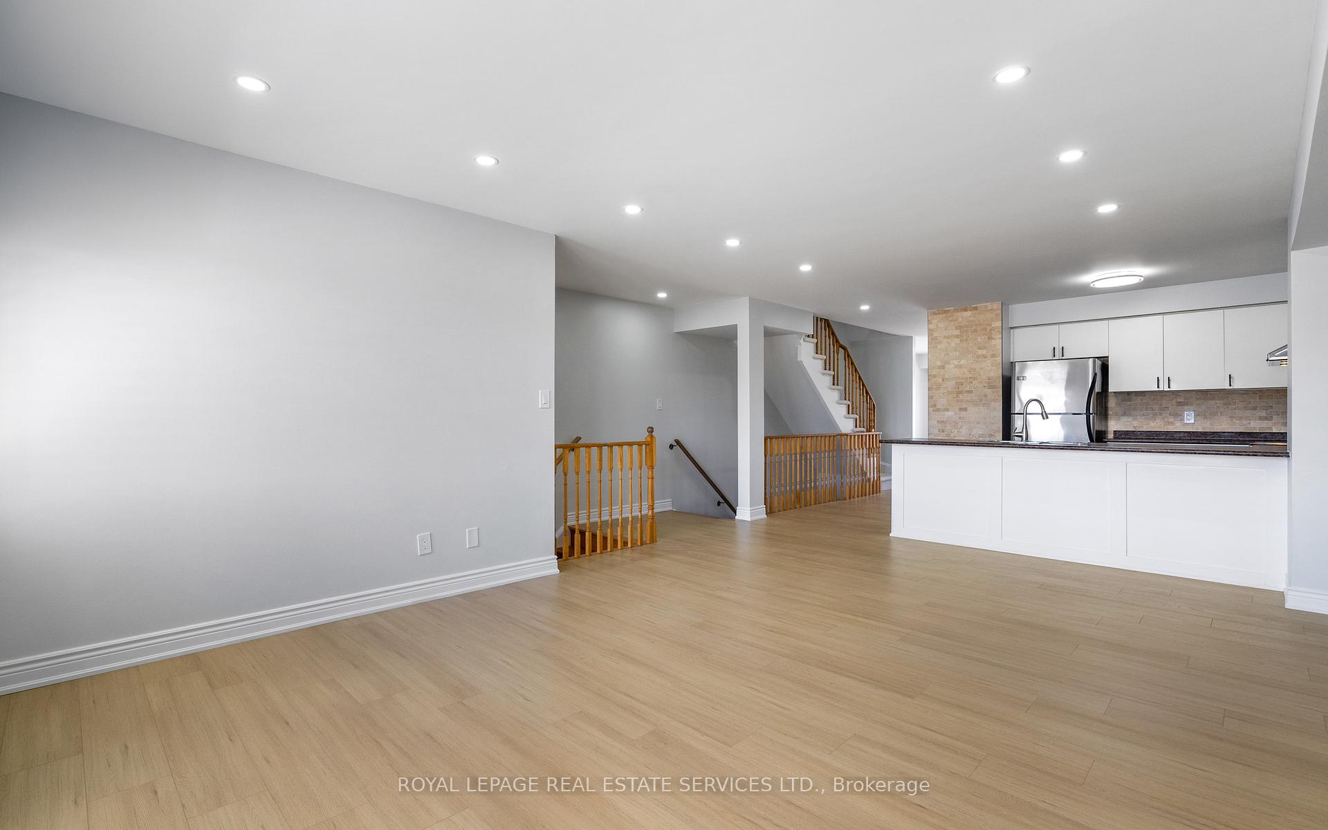4 Bedrooms Condo at 5025 Ninth, Mississauga For sale