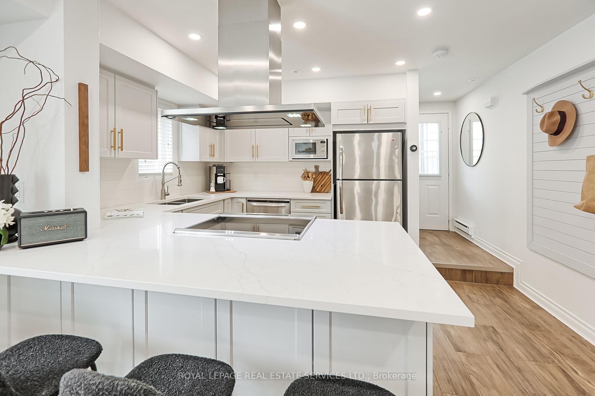 4 Bedrooms Condo at 40 Merchant, Toronto For sale