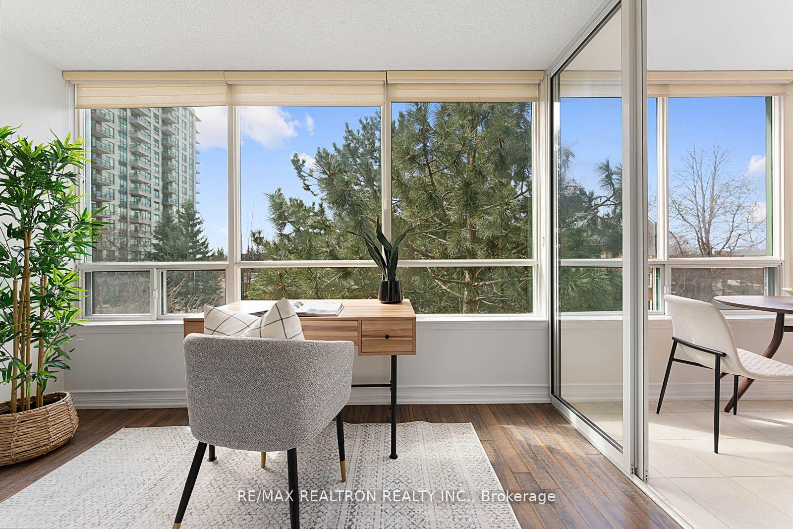 2 Bedrooms Condo at 110 Promenade, Vaughan For sale