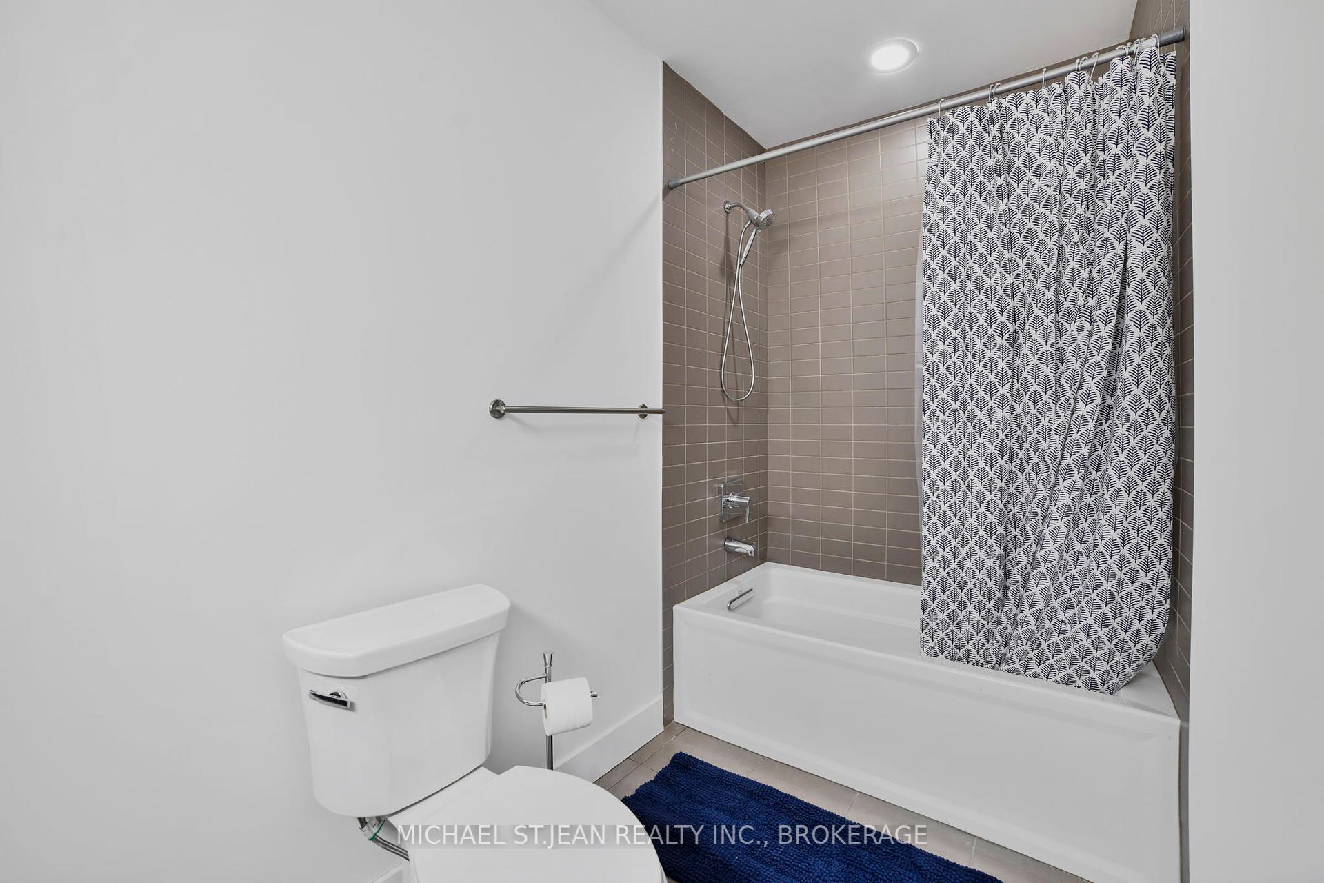 2 Bedrooms Condo at 90 Charlton,  Hamilton For sale