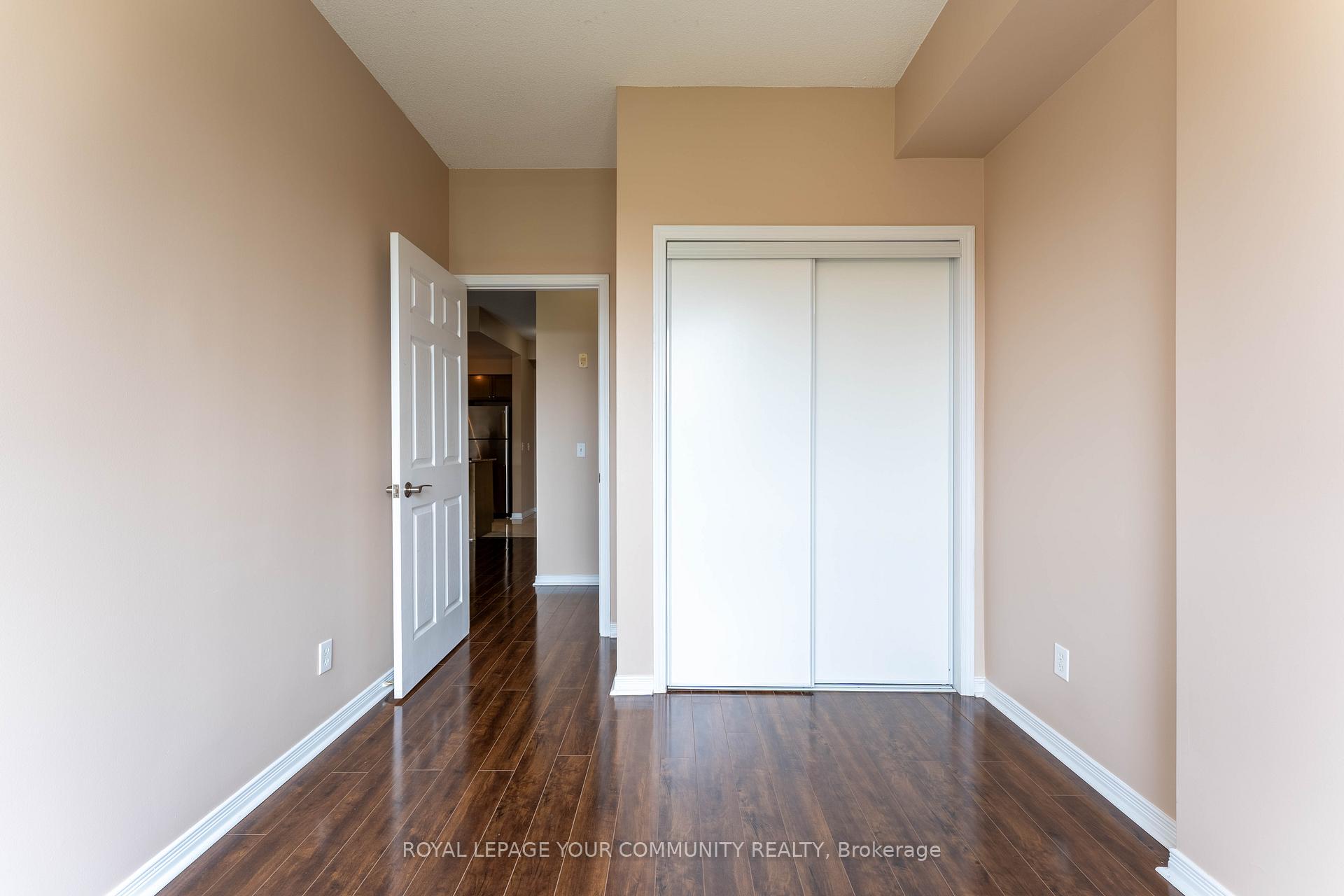 3 Bedrooms Condo at 1 Maison Parc, Vaughan For sale