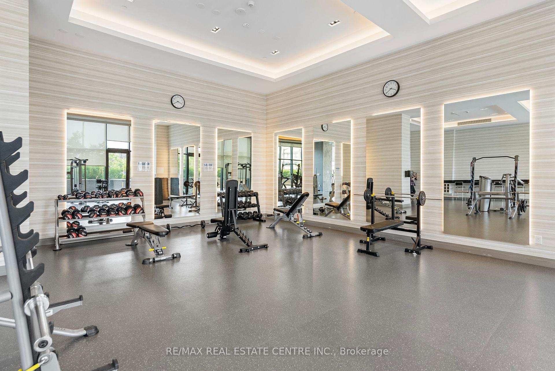 3 Bedrooms Condo at 100 Eagle Rock, Vaughan For sale
