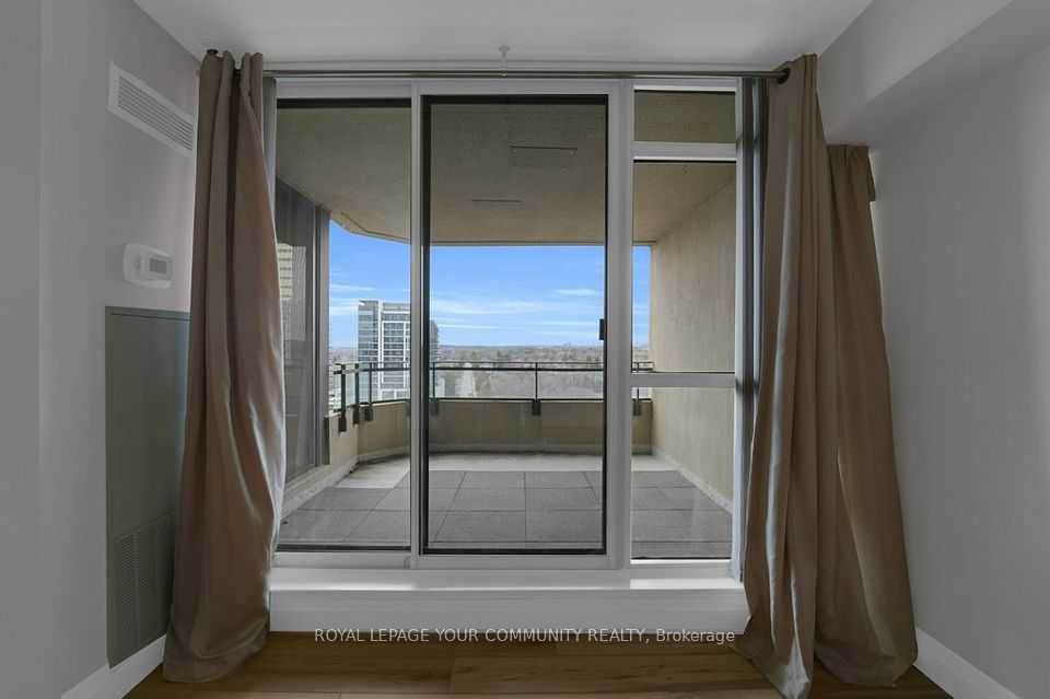 Primary W/O to Balcony