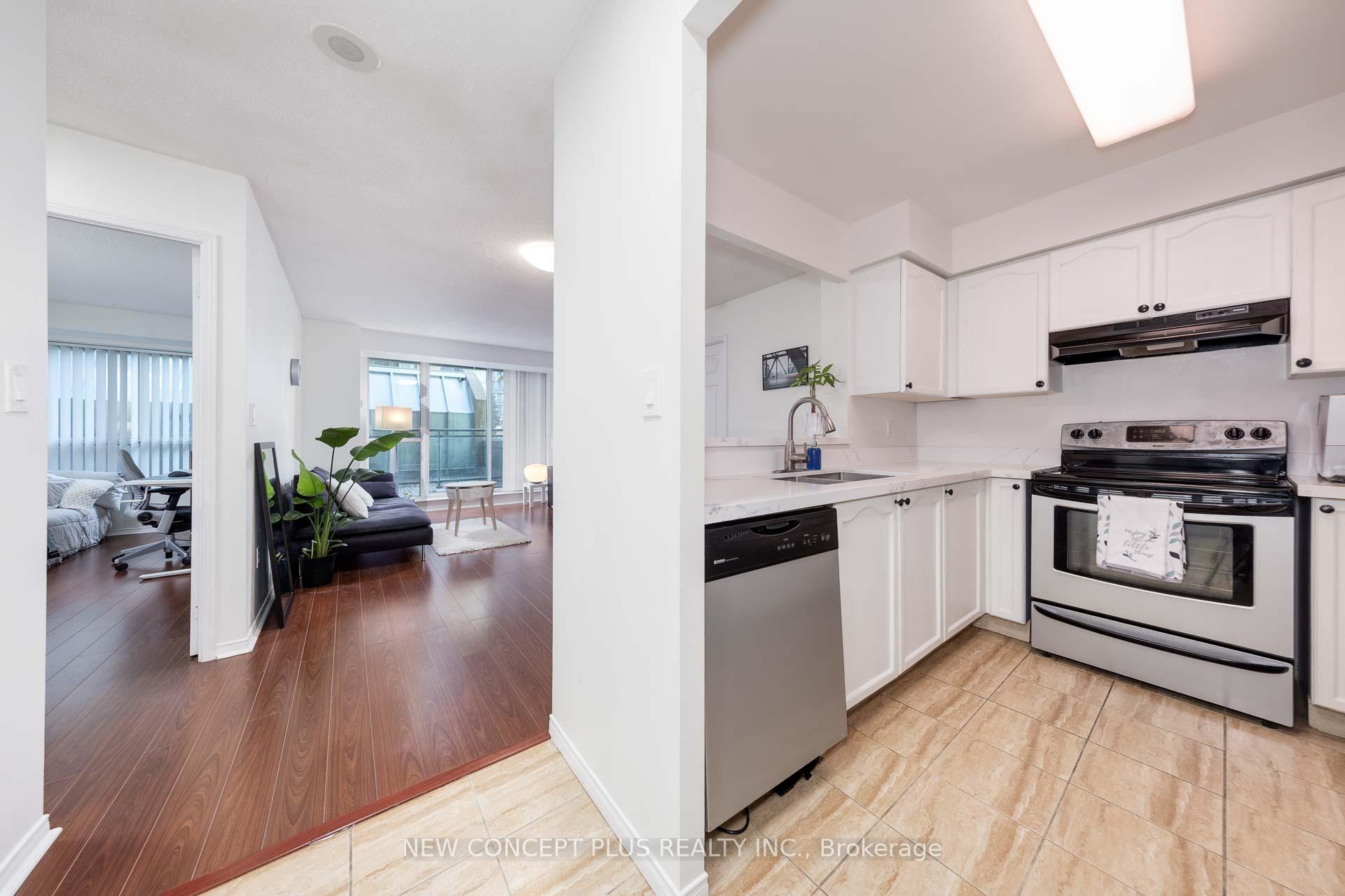 2 Bedrooms Condo at 39 Pemberton, Toronto For sale