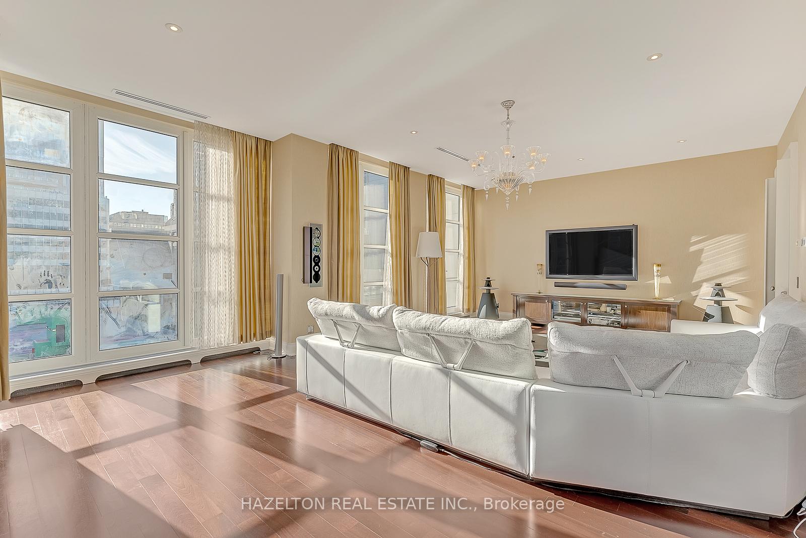 4 Bedrooms Condo at 118 Yorkville, Toronto For sale