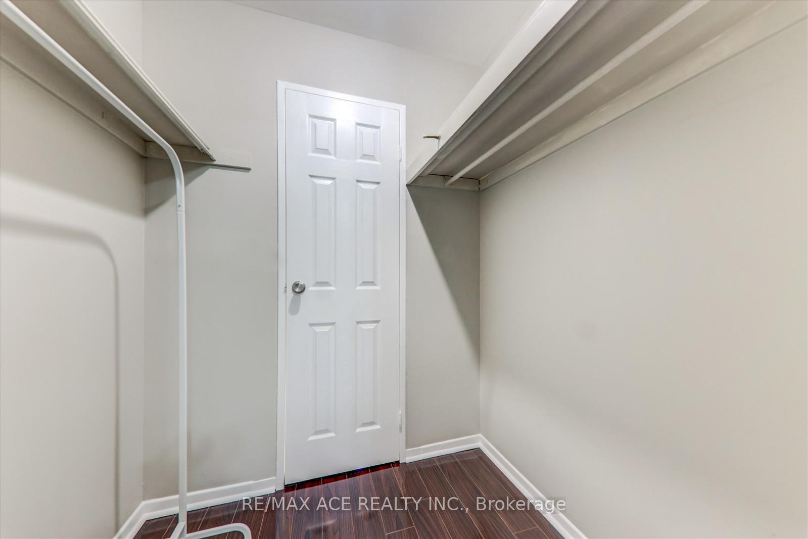 3 Bedrooms Condo at 100 Mornelle, Toronto For sale