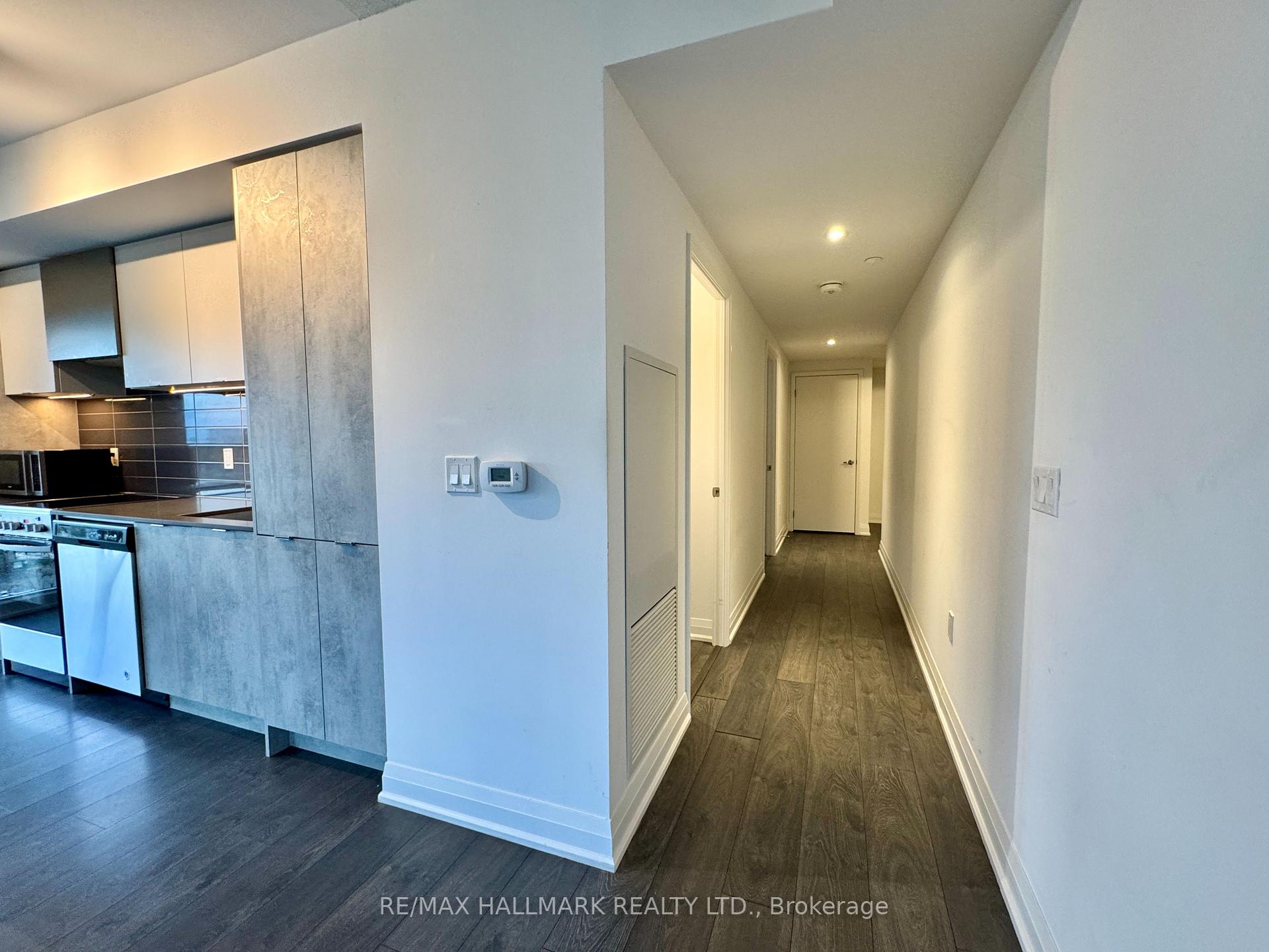 2 Bedrooms Condo at 26 Gibbs, Toronto For sale