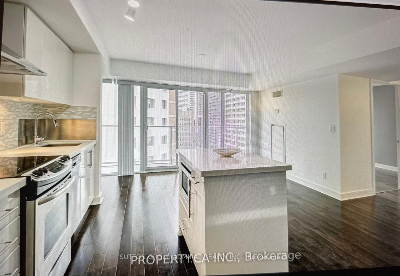 58 Orchard View Boulevard, #907