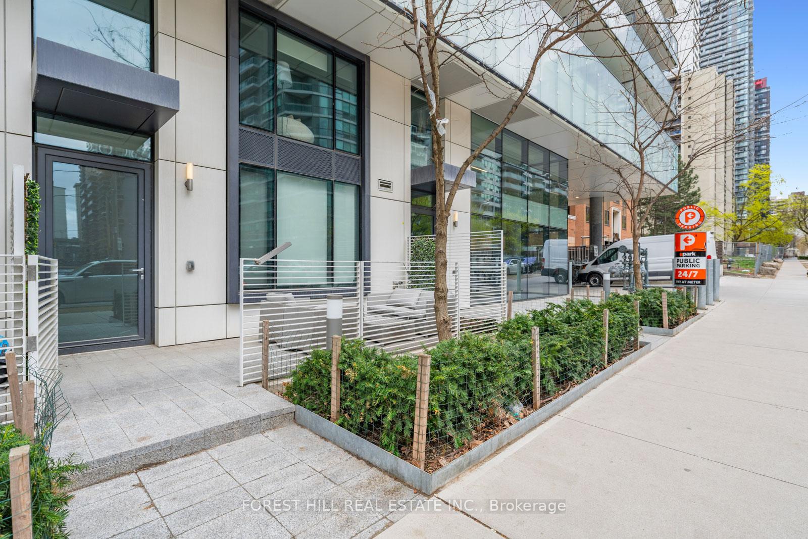 2 Bedrooms Condo at 161 Roehampton, Toronto For sale