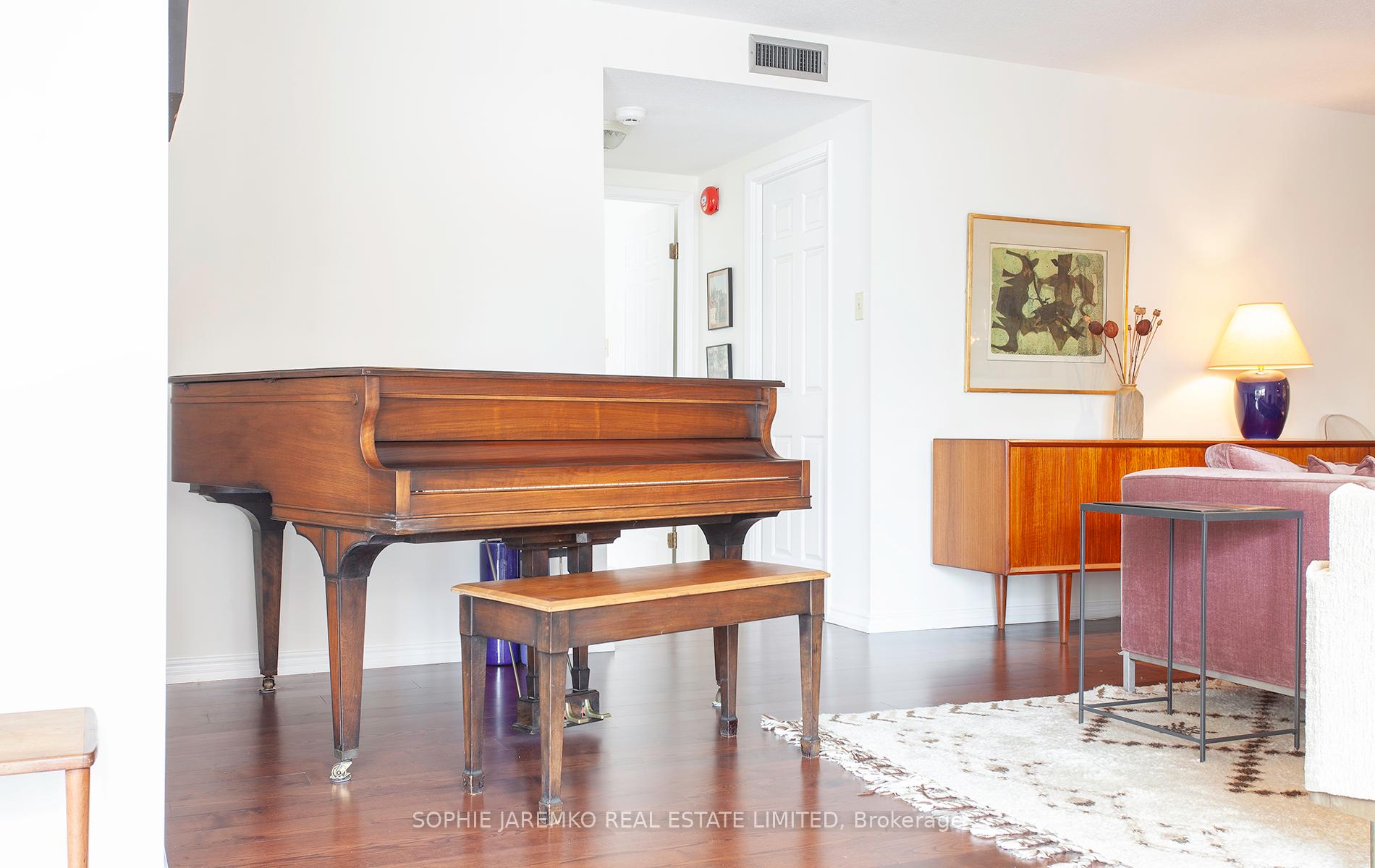 3 Bedrooms Condo at 160 Frederick,  Toronto For sale