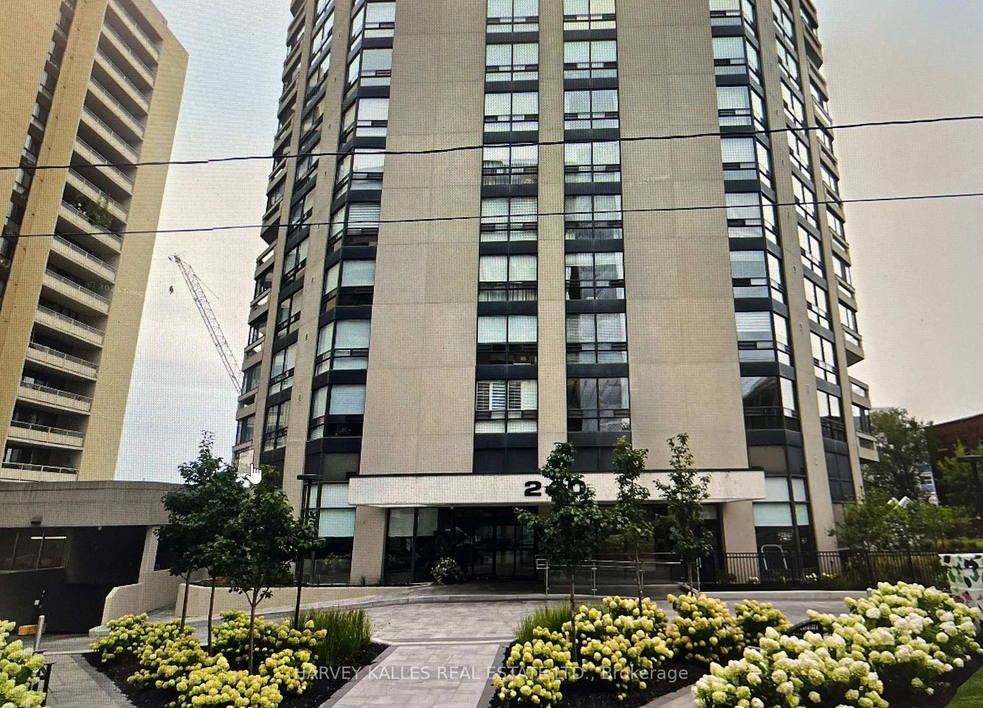 240 Heath Street W 403