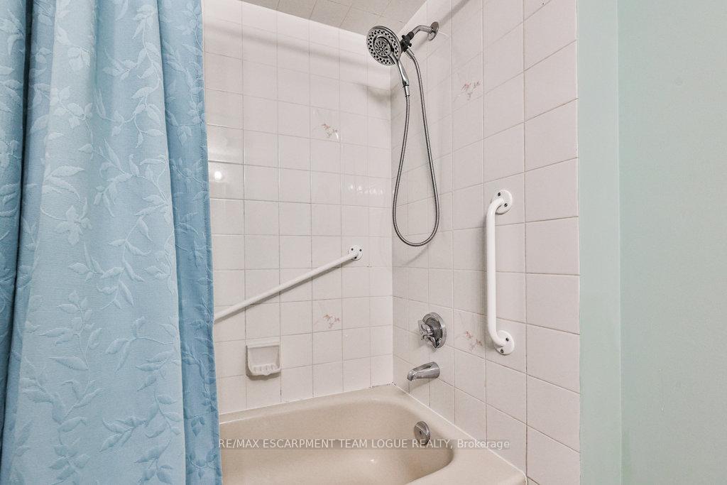 2 Bedrooms Condo at 2121 Lakeshore,  Burlington For sale