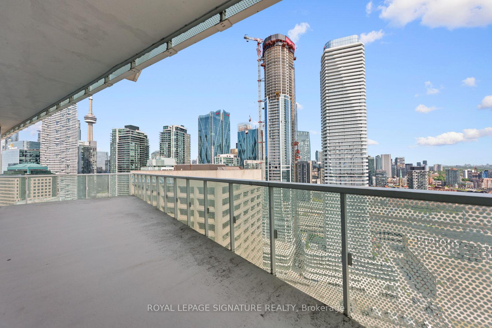 3 Bedrooms Condo at 15 Queens, Toronto For sale