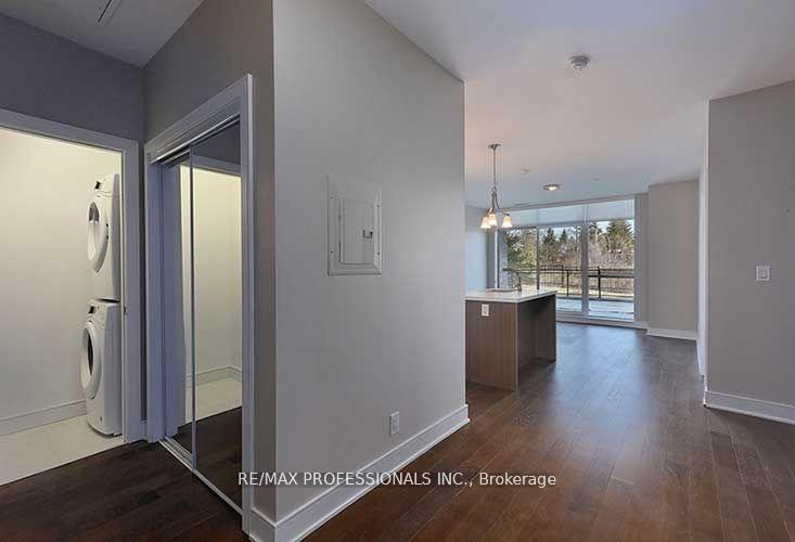 3 Bedrooms Condo at 1575 Lakeshore, Mississauga For sale